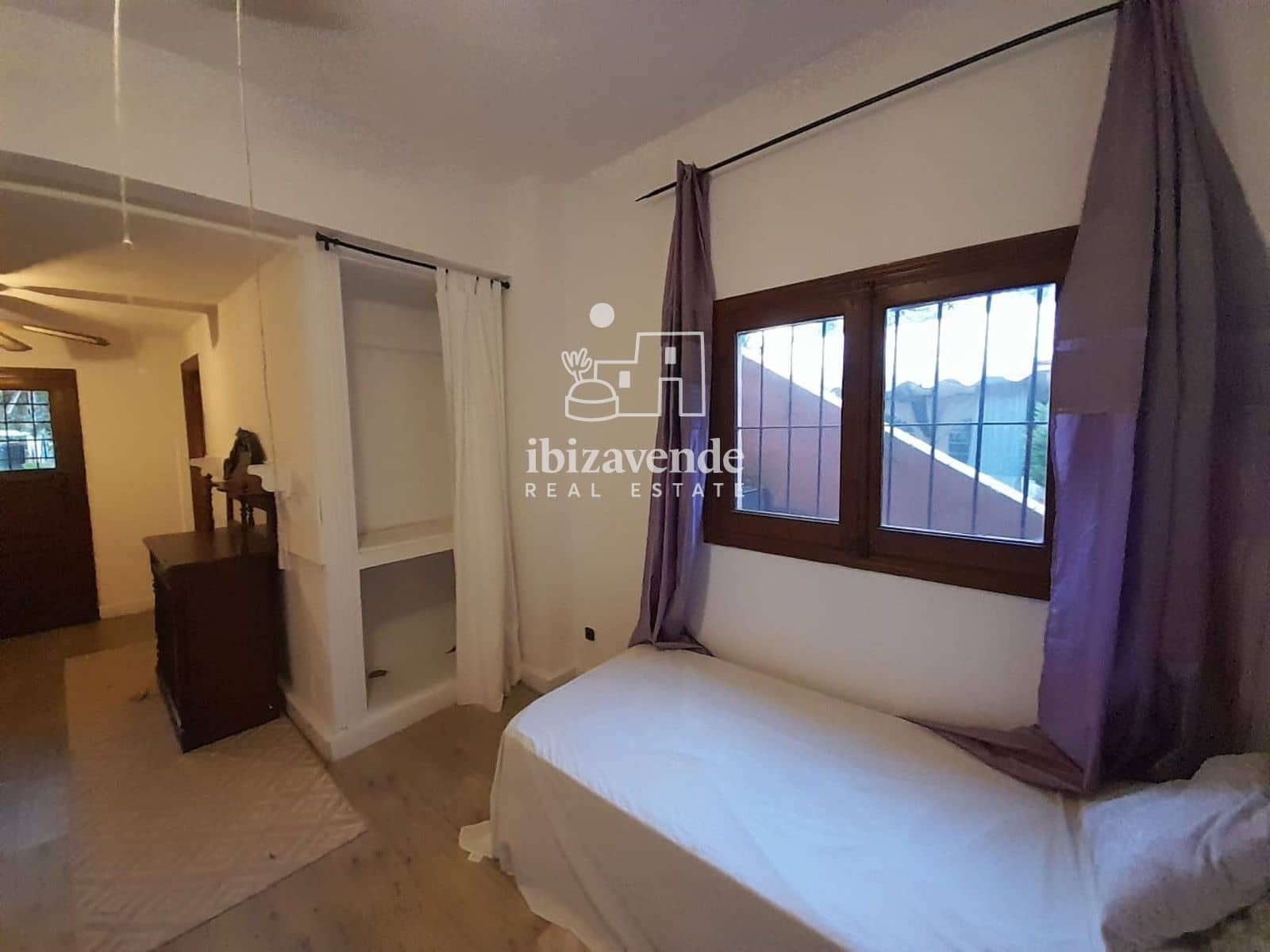 7 quarto Moradia para arrendar em Santa Eulalia / Santa Eularia com piscina garagem - 7 500 € (Ref: 9523588)