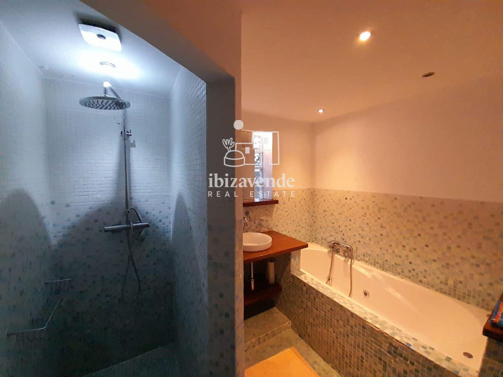 7 quarto Moradia para arrendar em Santa Eulalia / Santa Eularia com piscina garagem - 7 500 € (Ref: 9523588)