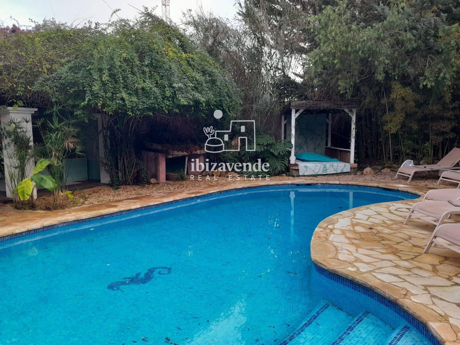 7 quarto Moradia para arrendar em Santa Eulalia / Santa Eularia com piscina garagem - 7 500 € (Ref: 9523588)