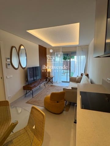 Piso de 2 habitaciones en Cala Gracio, Sant Antoni de Portmany en alquiler con piscina garaje - 2.500 € (Ref: 9528047)