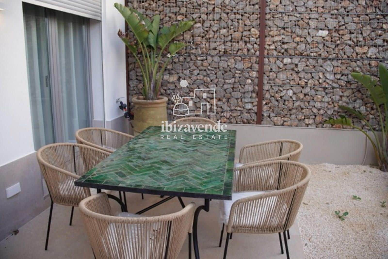 2 quarto Apartamento para arrendar em Cala Gracio com piscina garagem - 2 500 € (Ref: 9528047)