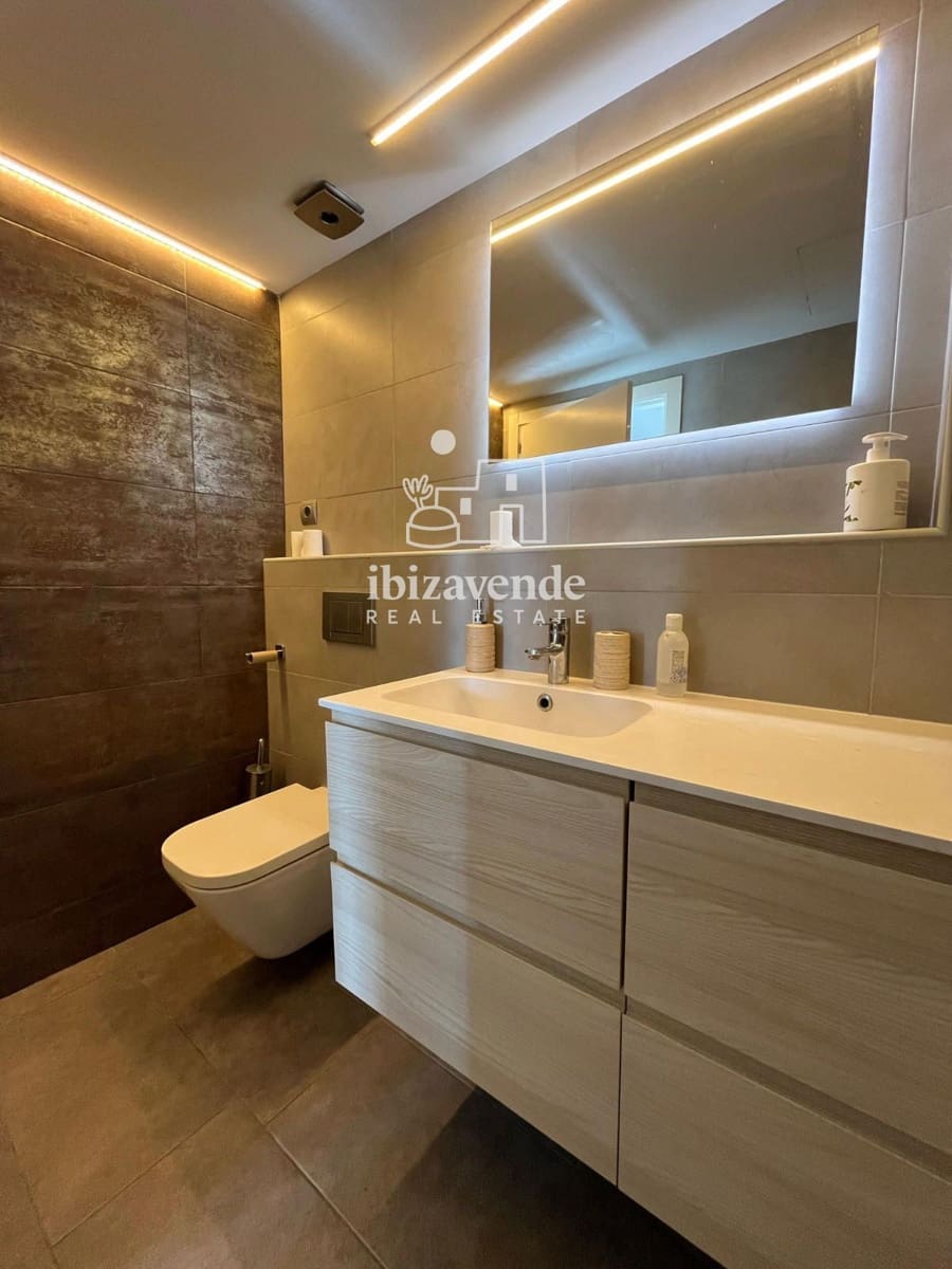 Ático de 2 habitaciones en Ibiza / Eivissa ciudad en alquiler con garaje - 1.300 € (Ref: 9532820)