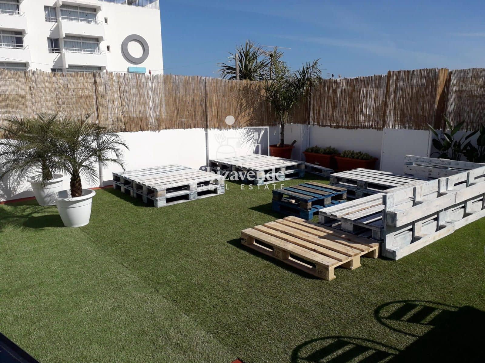 Ático de 2 habitaciones en Ibiza / Eivissa ciudad en alquiler con garaje - 1.300 € (Ref: 9532820)