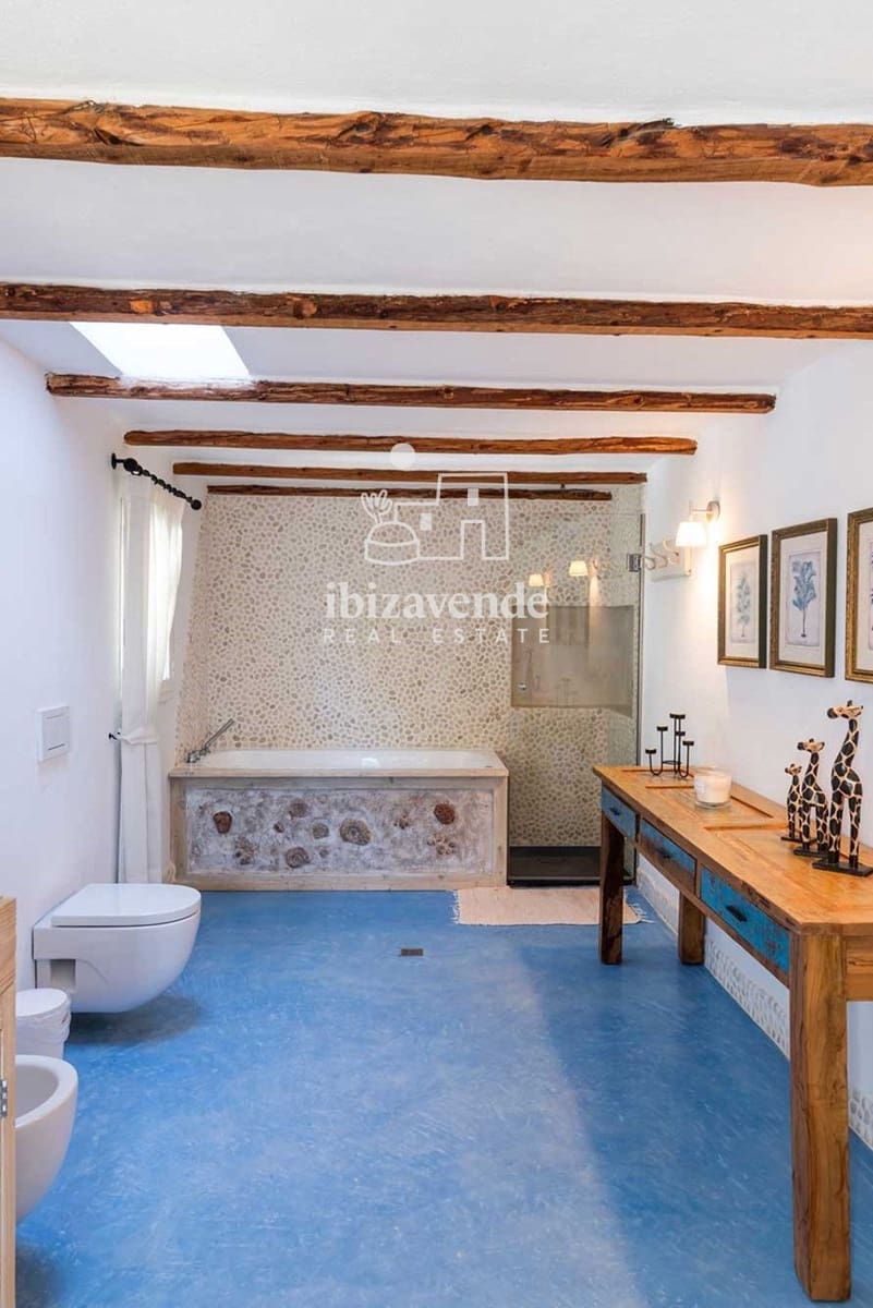 6 bedroom Villa for rent in Sant Jordi de Ses Salines with pool garage - € 10,000 (Ref: 9559811)