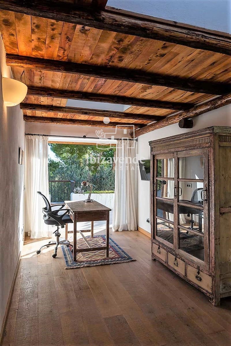 6 bedroom Villa for rent in Sant Jordi de Ses Salines with pool garage - € 10,000 (Ref: 9559811)