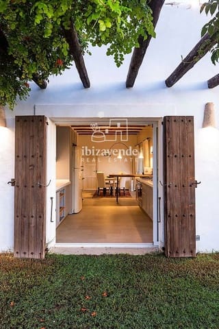 6 makuuhuone Huvila vuokrattavana paikassa Sant Jordi de Ses Salines, San Jose / Sant Josep de Sa Talaia mukana uima-altaan 
autotalli - 10 000 € (Ref: 9559811)