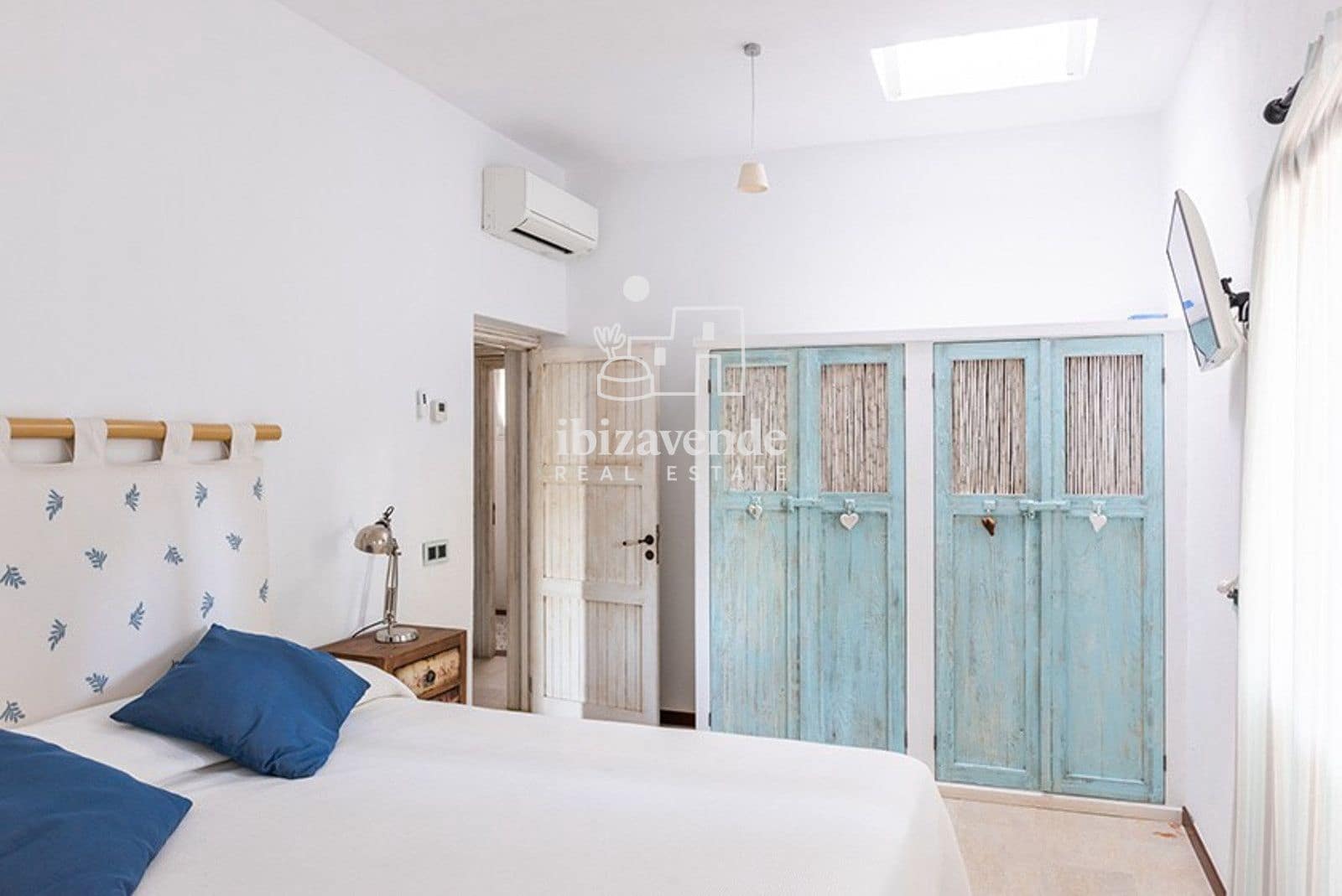 6 bedroom Villa for rent in Sant Jordi de Ses Salines with pool garage - € 10,000 (Ref: 9559811)