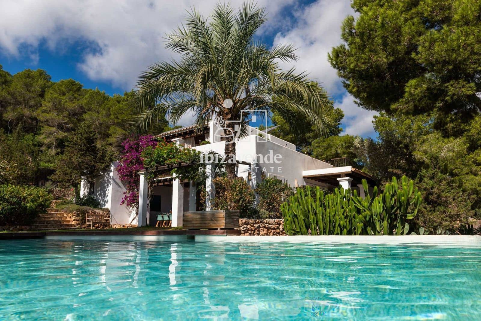 6 bedroom Villa for rent in Sant Jordi de Ses Salines with pool garage - € 10,000 (Ref: 9559811)