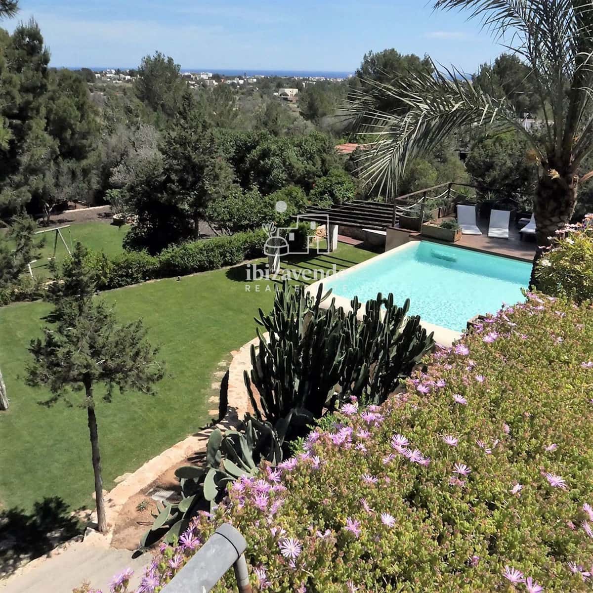 6 bedroom Villa for rent in Sant Jordi de Ses Salines with pool garage - € 10,000 (Ref: 9559811)