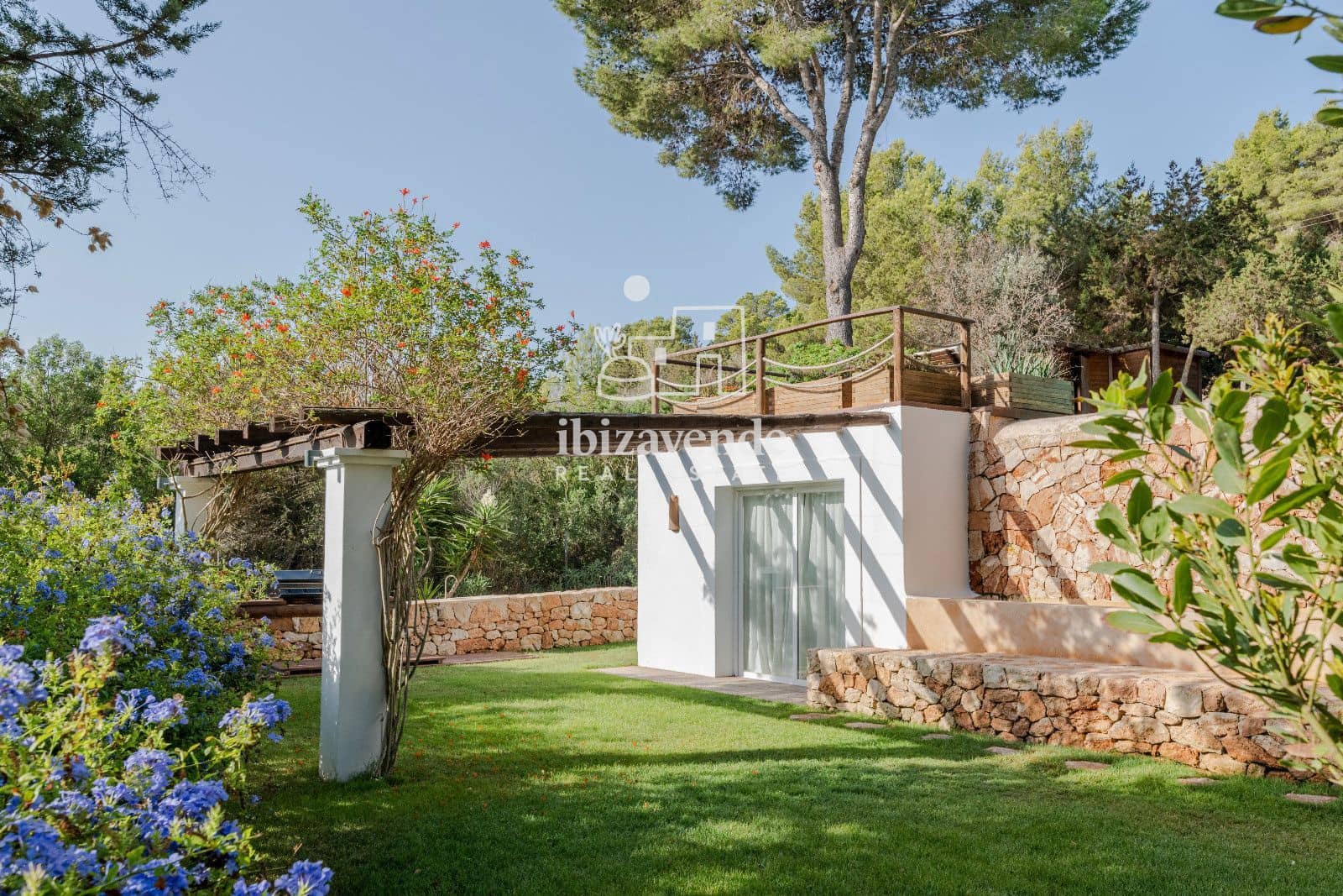 6 bedroom Villa for rent in Sant Jordi de Ses Salines with pool garage - € 10,000 (Ref: 9559811)