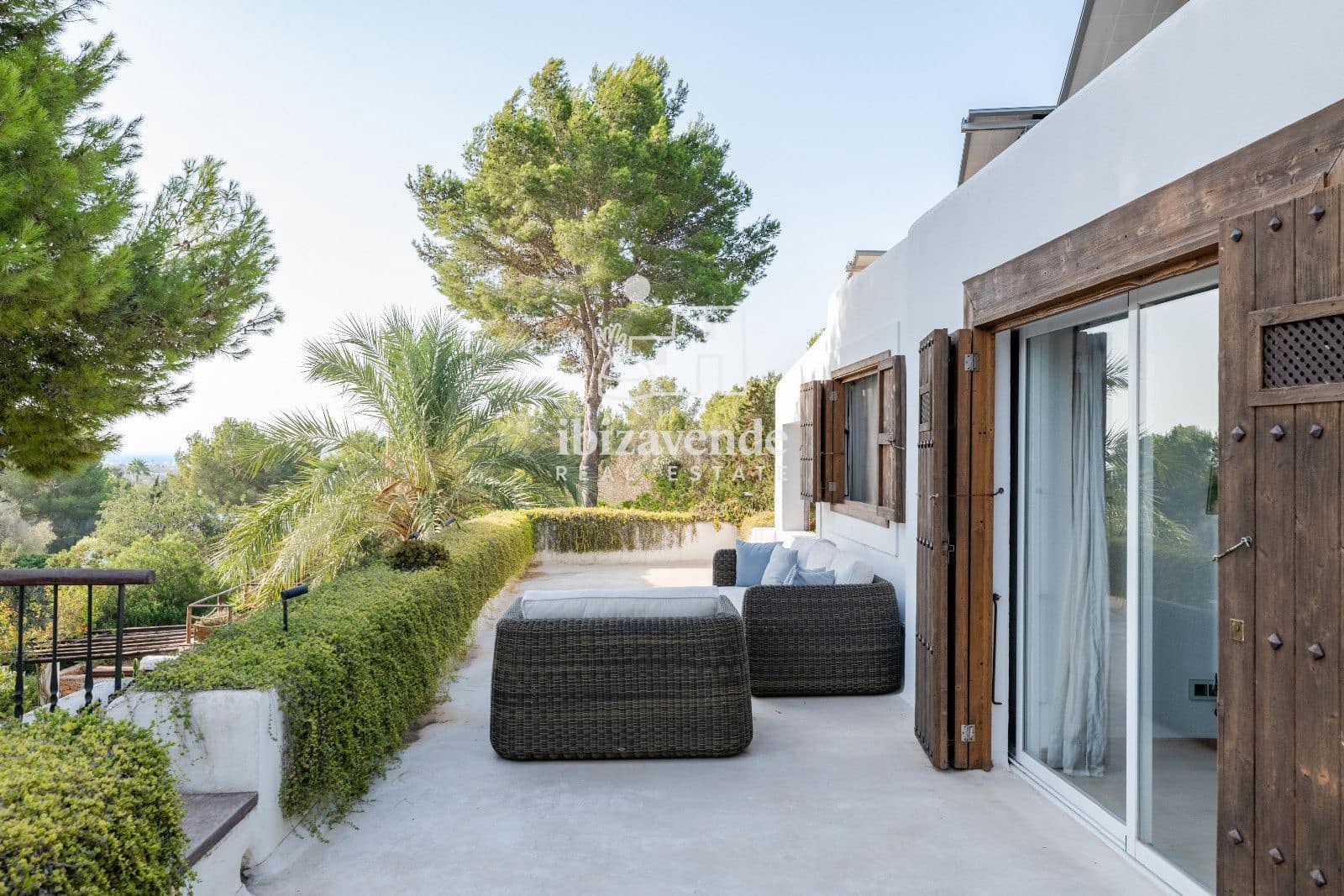 6 bedroom Villa for rent in Sant Jordi de Ses Salines with pool garage - € 10,000 (Ref: 9559811)