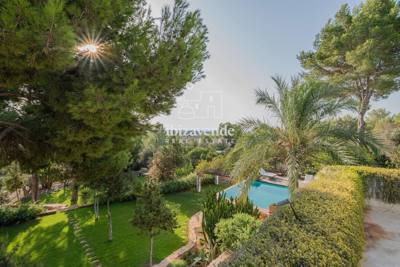 6 bedroom Villa for rent in Sant Jordi de Ses Salines with pool garage - € 10,000 (Ref: 9559811)