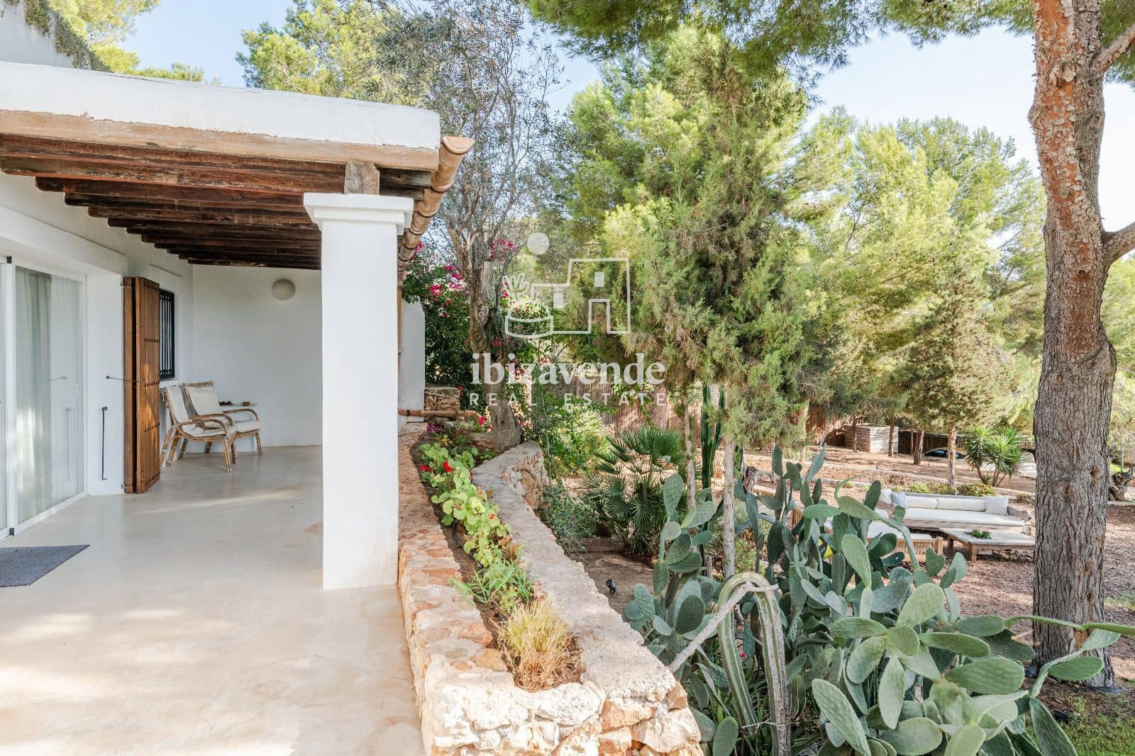 6 bedroom Villa for rent in Sant Jordi de Ses Salines with pool garage - € 10,000 (Ref: 9559811)