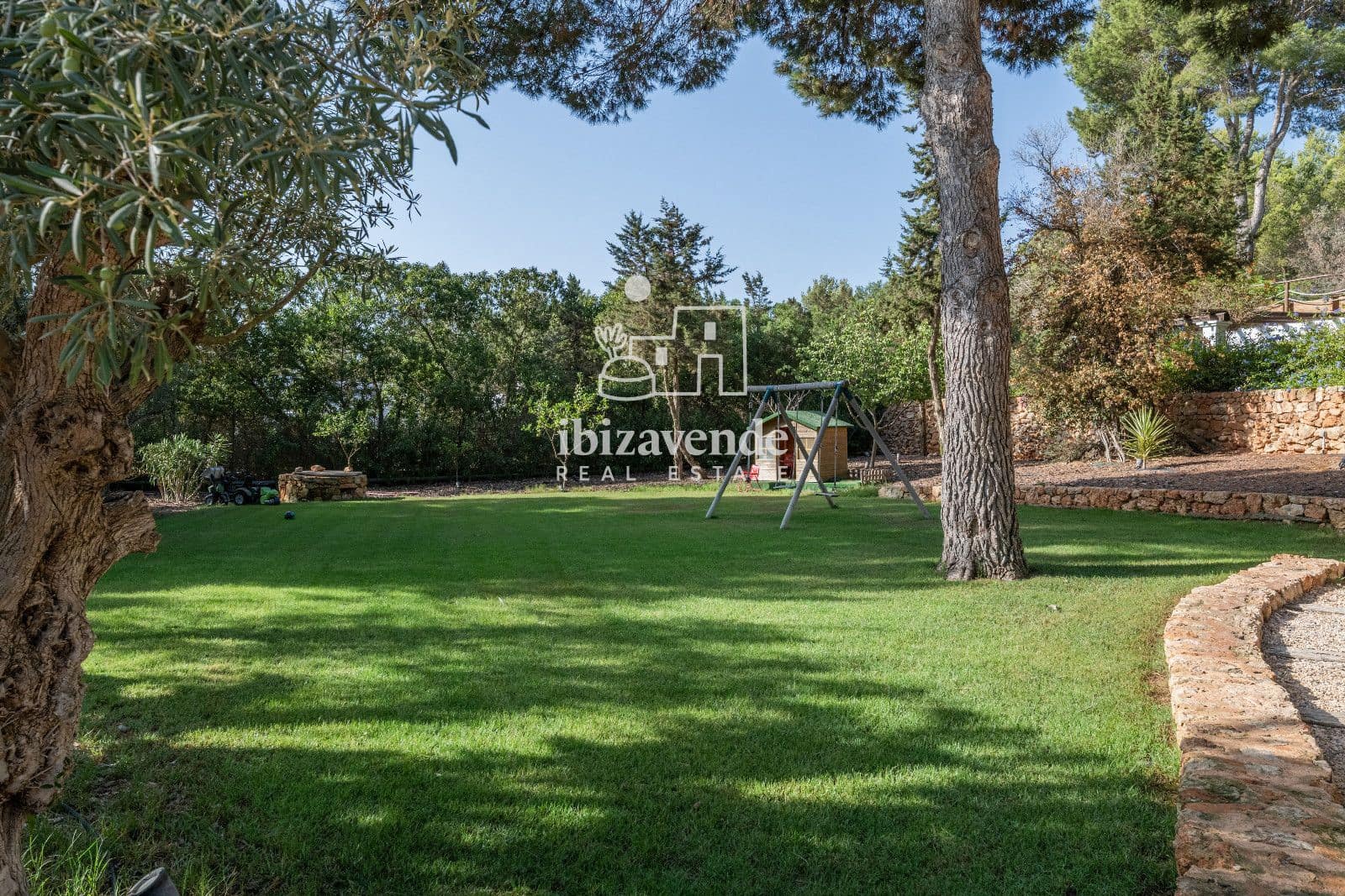 6 bedroom Villa for rent in Sant Jordi de Ses Salines with pool garage - € 10,000 (Ref: 9559811)