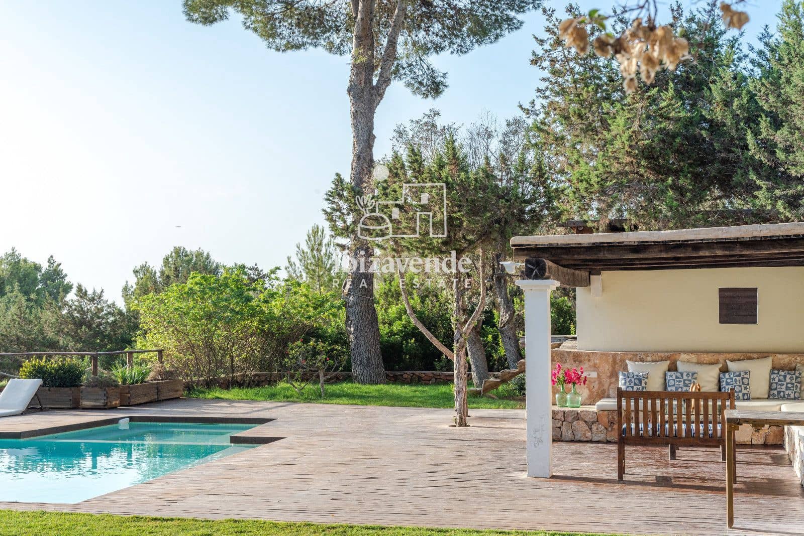 6 bedroom Villa for rent in Sant Jordi de Ses Salines with pool garage - € 10,000 (Ref: 9559811)