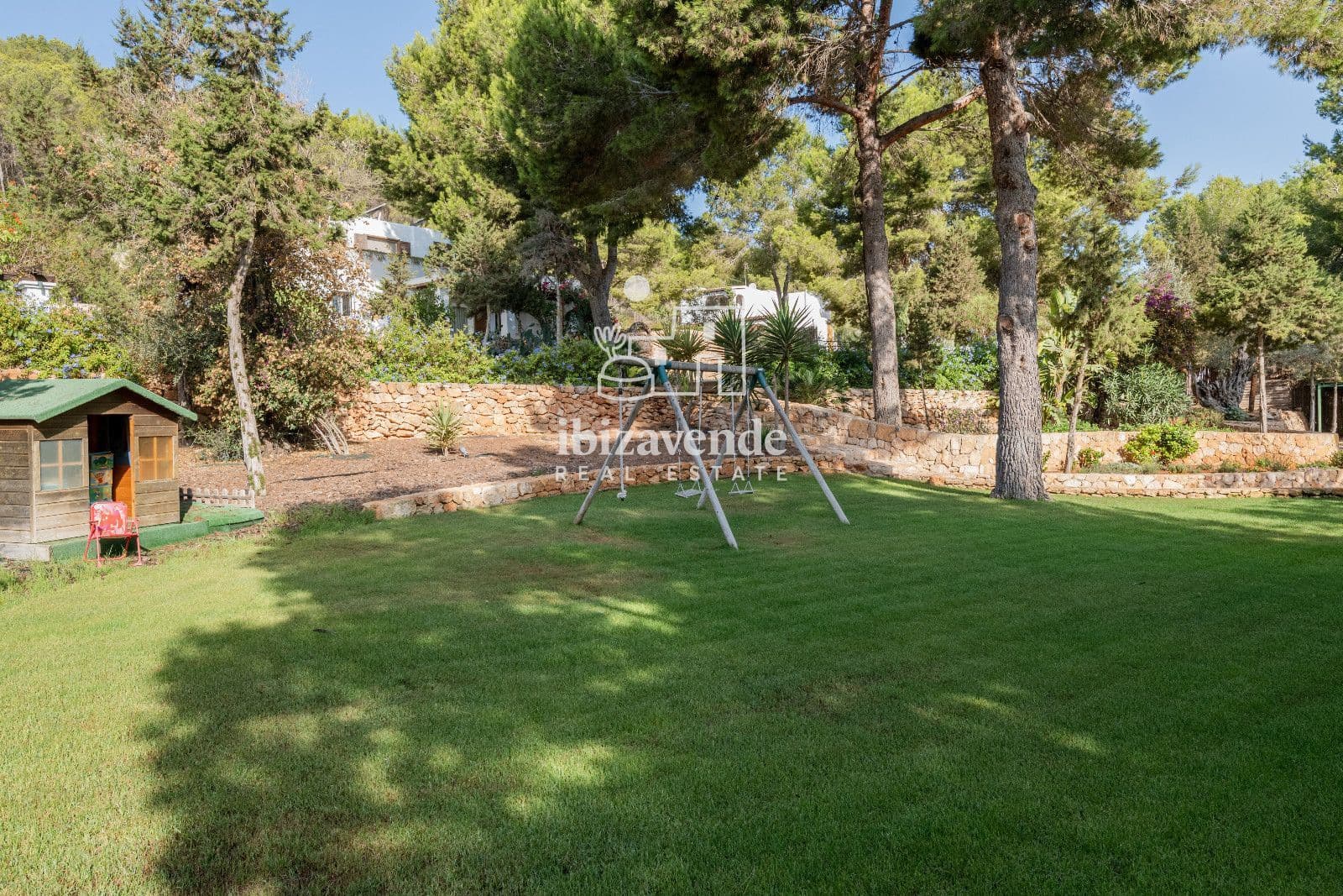 6 bedroom Villa for rent in Sant Jordi de Ses Salines with pool garage - € 10,000 (Ref: 9559811)