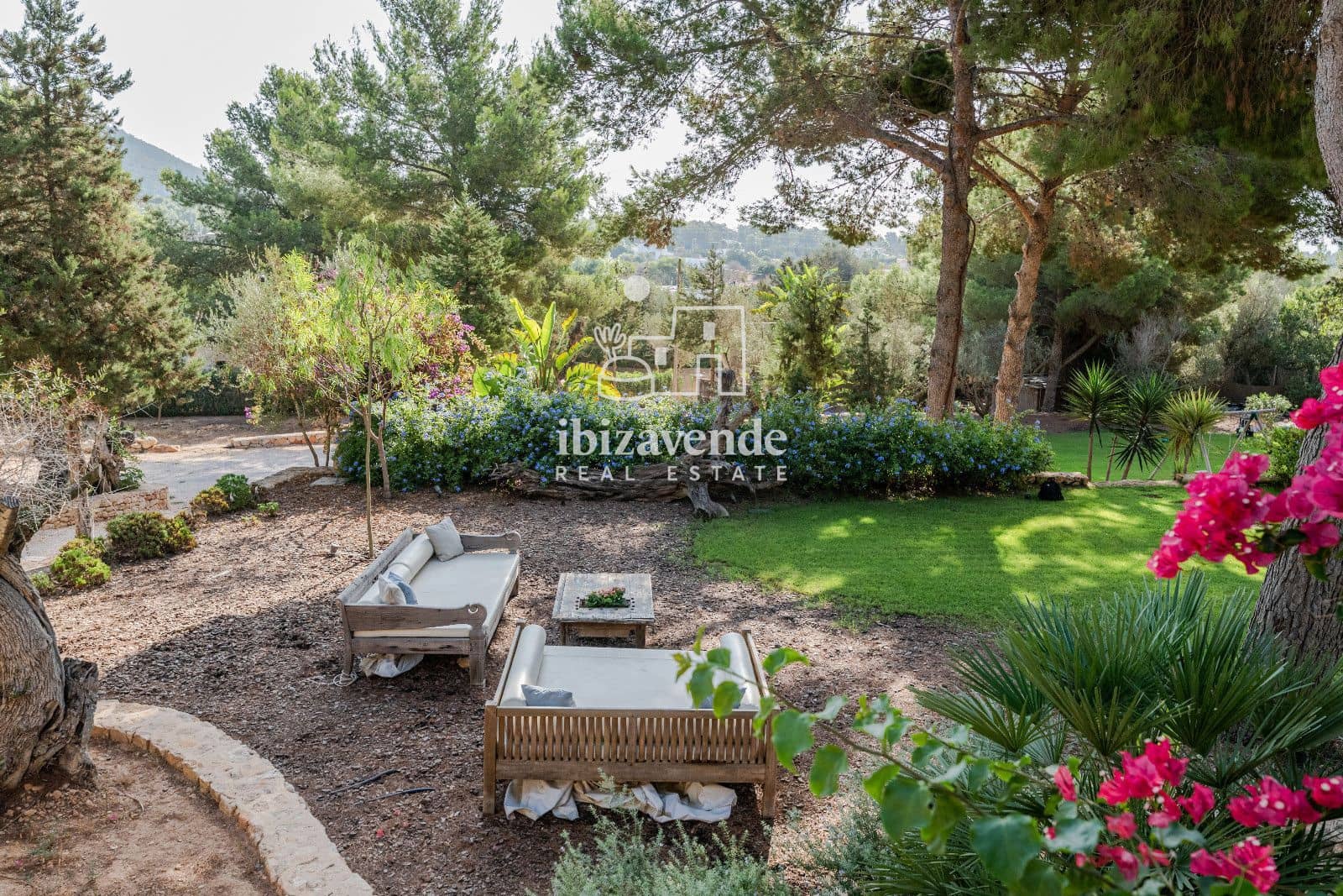 6 bedroom Villa for rent in Sant Jordi de Ses Salines with pool garage - € 10,000 (Ref: 9559811)