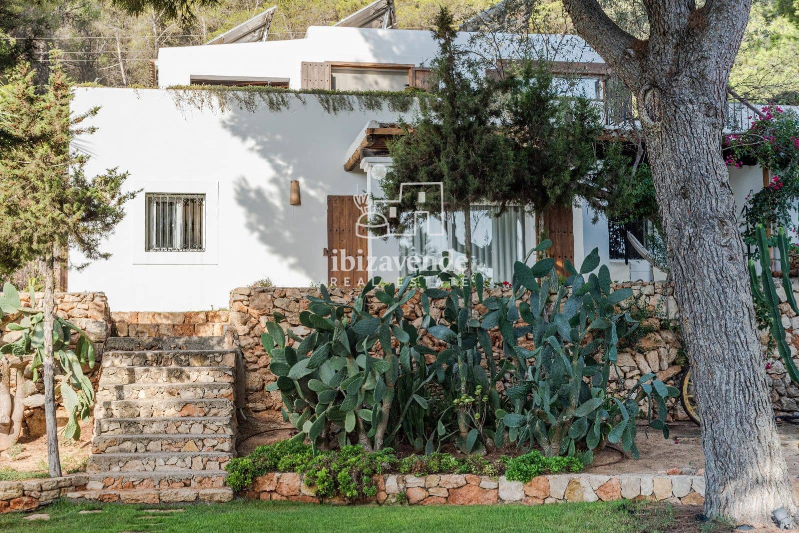 6 bedroom Villa for rent in Sant Jordi de Ses Salines with pool garage - € 10,000 (Ref: 9559811)