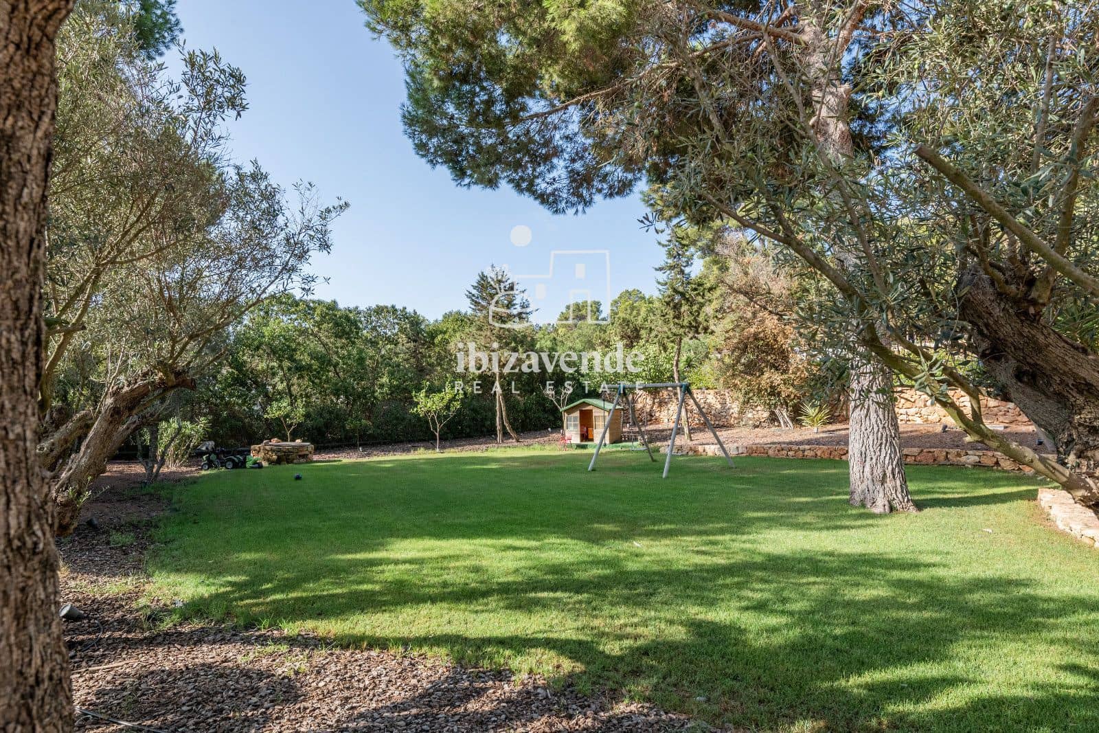 6 bedroom Villa for rent in Sant Jordi de Ses Salines with pool garage - € 10,000 (Ref: 9559811)