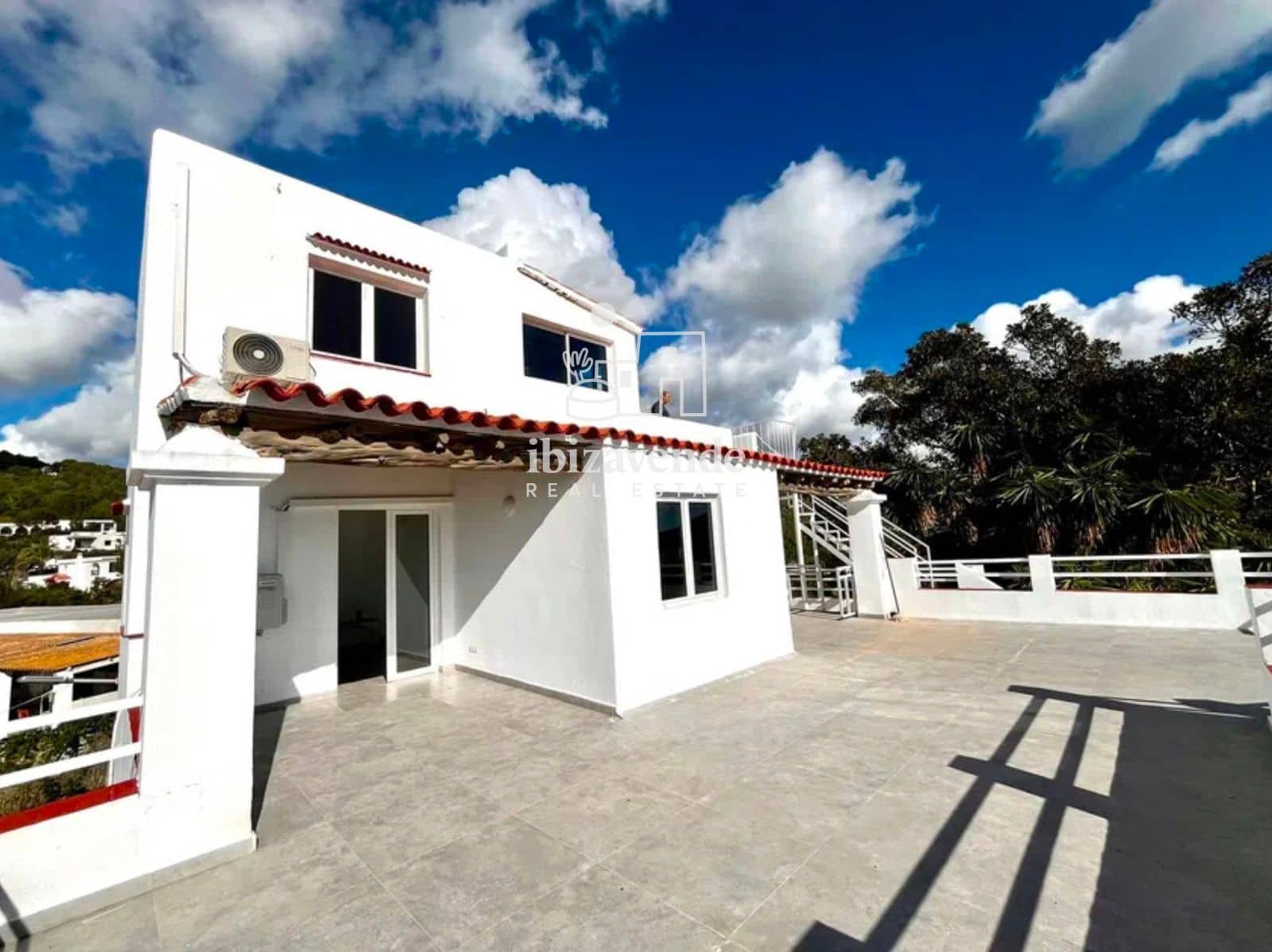 2 bedroom Villa for rent in Sant Jordi de Ses Salines with pool garage - € 2,700 (Ref: 9565481)