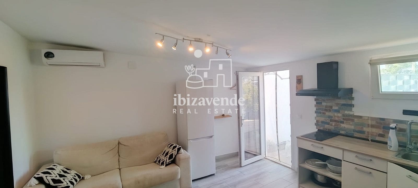 1 soverom Villa til leie i Portinax med garasje - € 1 400 (Ref: 9566721)