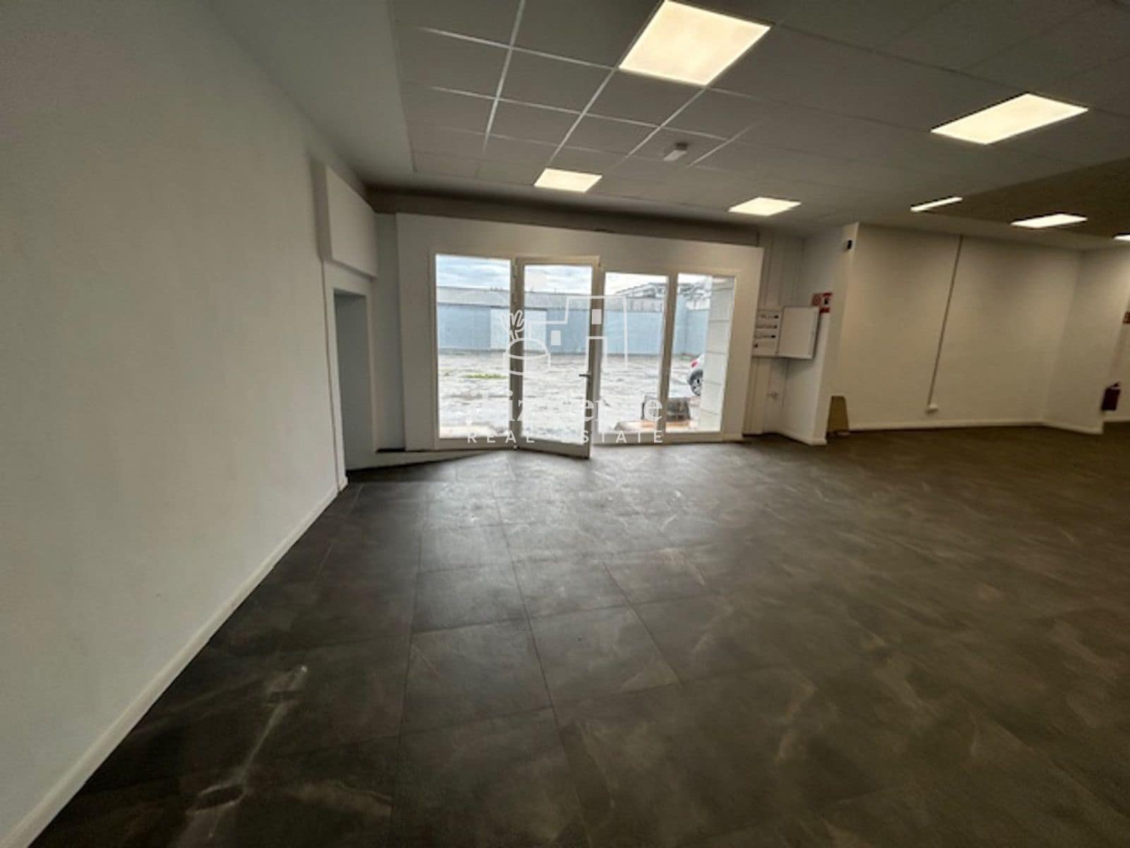 Kommersiell att hyra i Ibiza stad med garage - 8 500 € (Ref: 9569409)