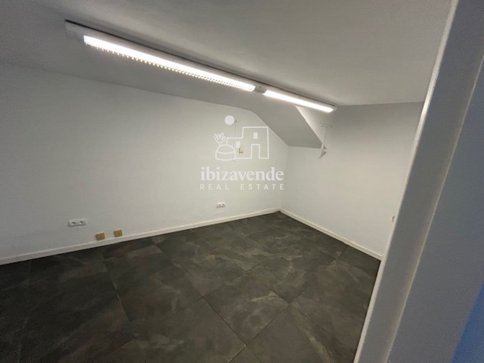 Kommersiell att hyra i Ibiza stad med garage - 8 500 € (Ref: 9569409)