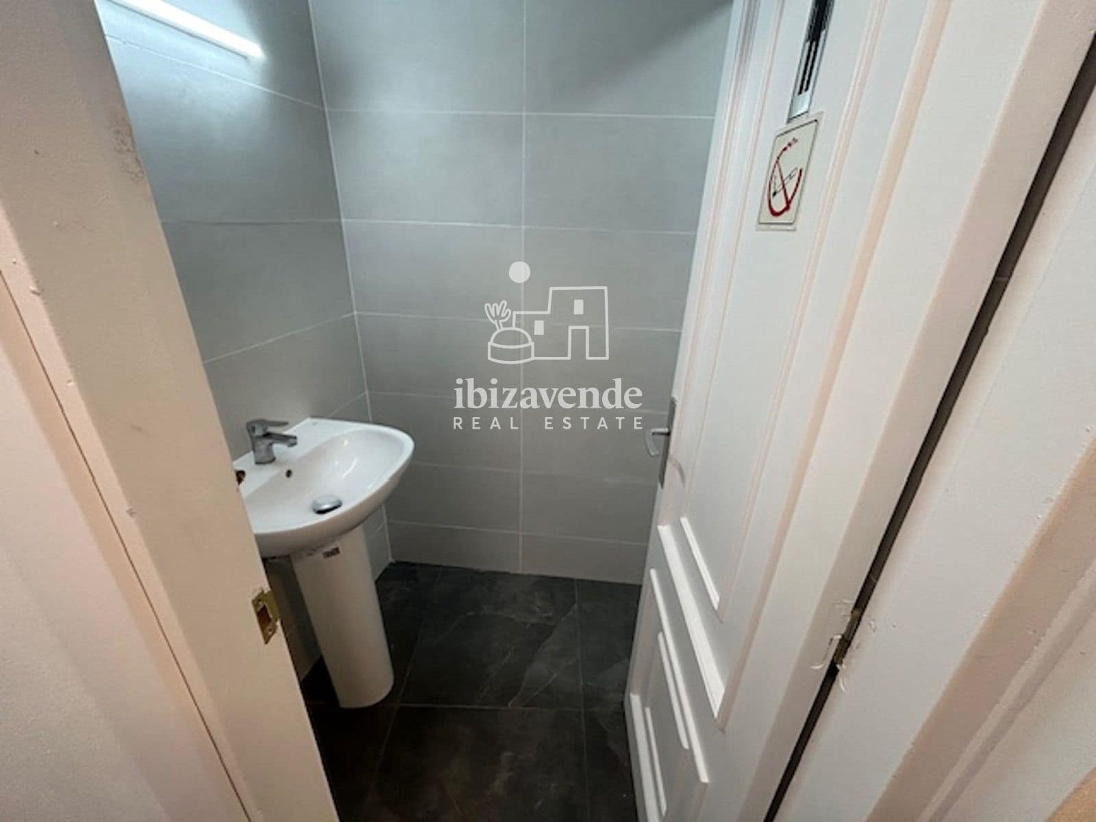 Kommersiell att hyra i Ibiza stad med garage - 8 500 € (Ref: 9569409)