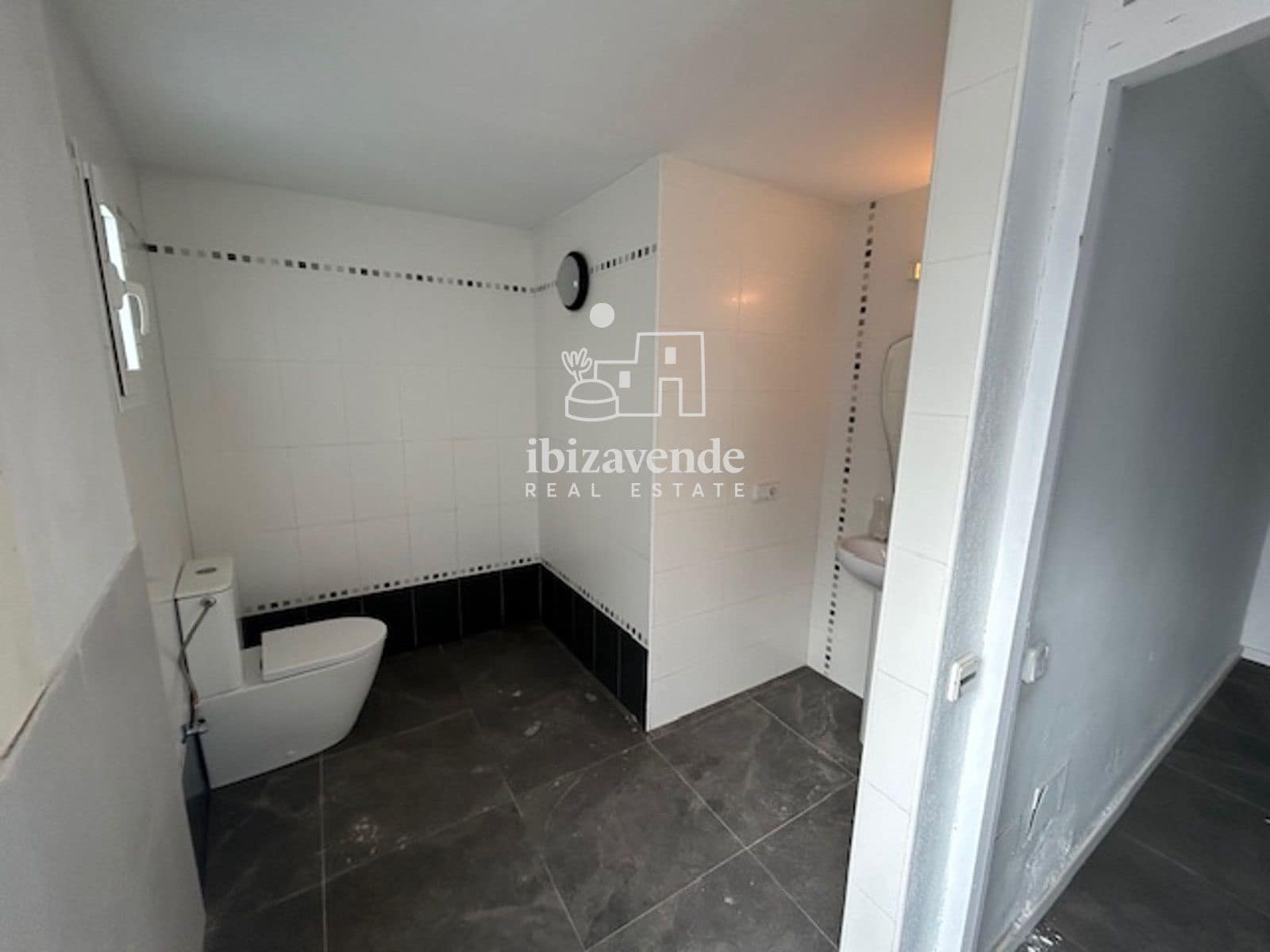 Kommersiell att hyra i Ibiza stad med garage - 8 500 € (Ref: 9569409)