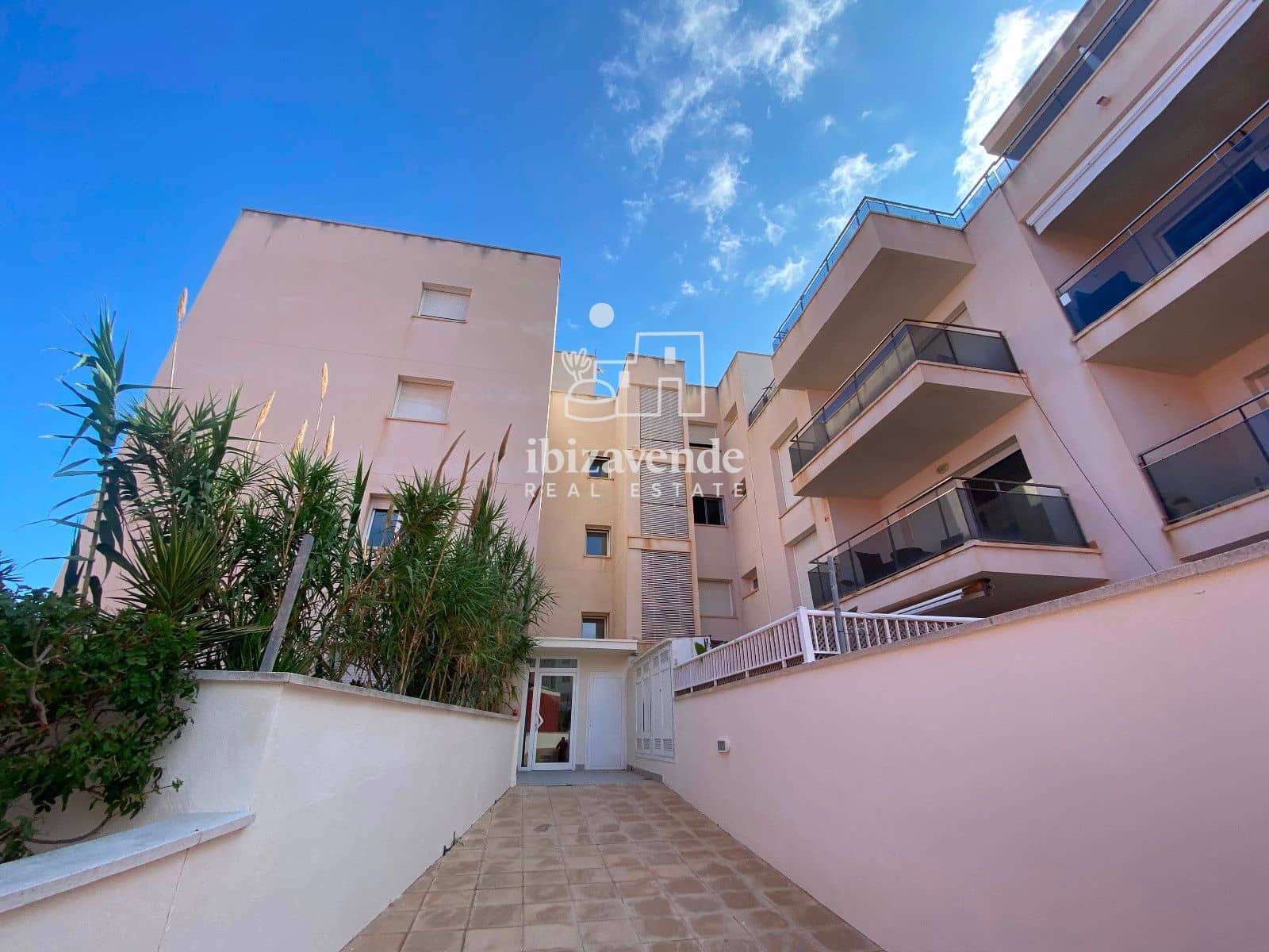 2 soveværelse Lejlighed til leje i Cala d'en Bou med swimmingpool - € 3.500 (Ref: 9570058)