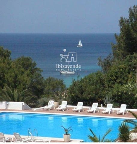 Appartement de 2 chambres à louer à Cala Tarida, San Jose / Sant Josep de Sa Talaia avec piscine garage - 3 000 € (Ref: 9570060)