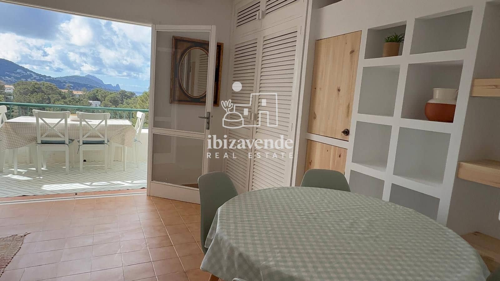 Appartement de 2 chambres à louer à Cala Tarida avec piscine garage - 3 000 € (Ref: 9570060)