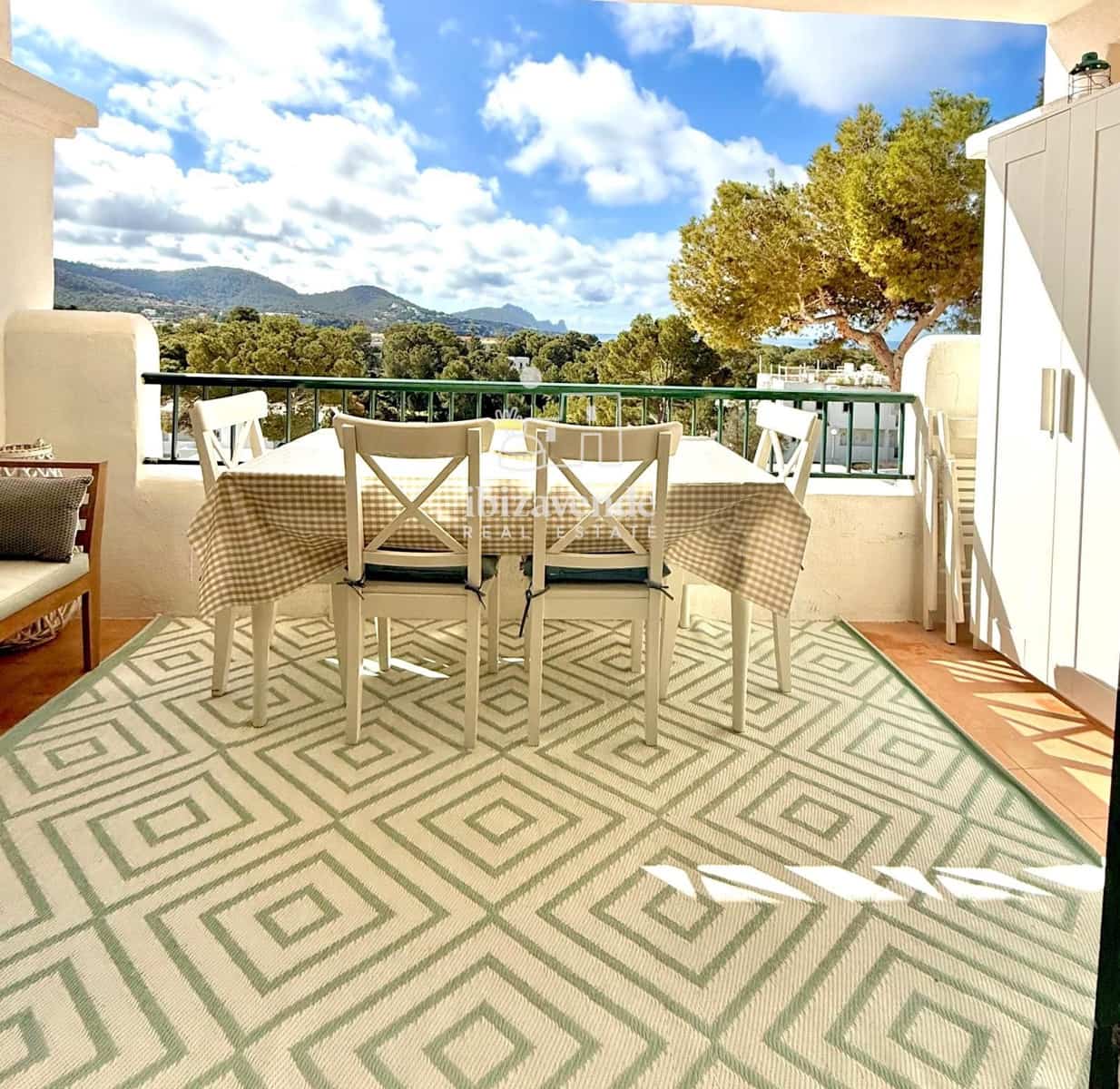 Appartement de 2 chambres à louer à Cala Tarida avec piscine garage - 3 000 € (Ref: 9570060)
