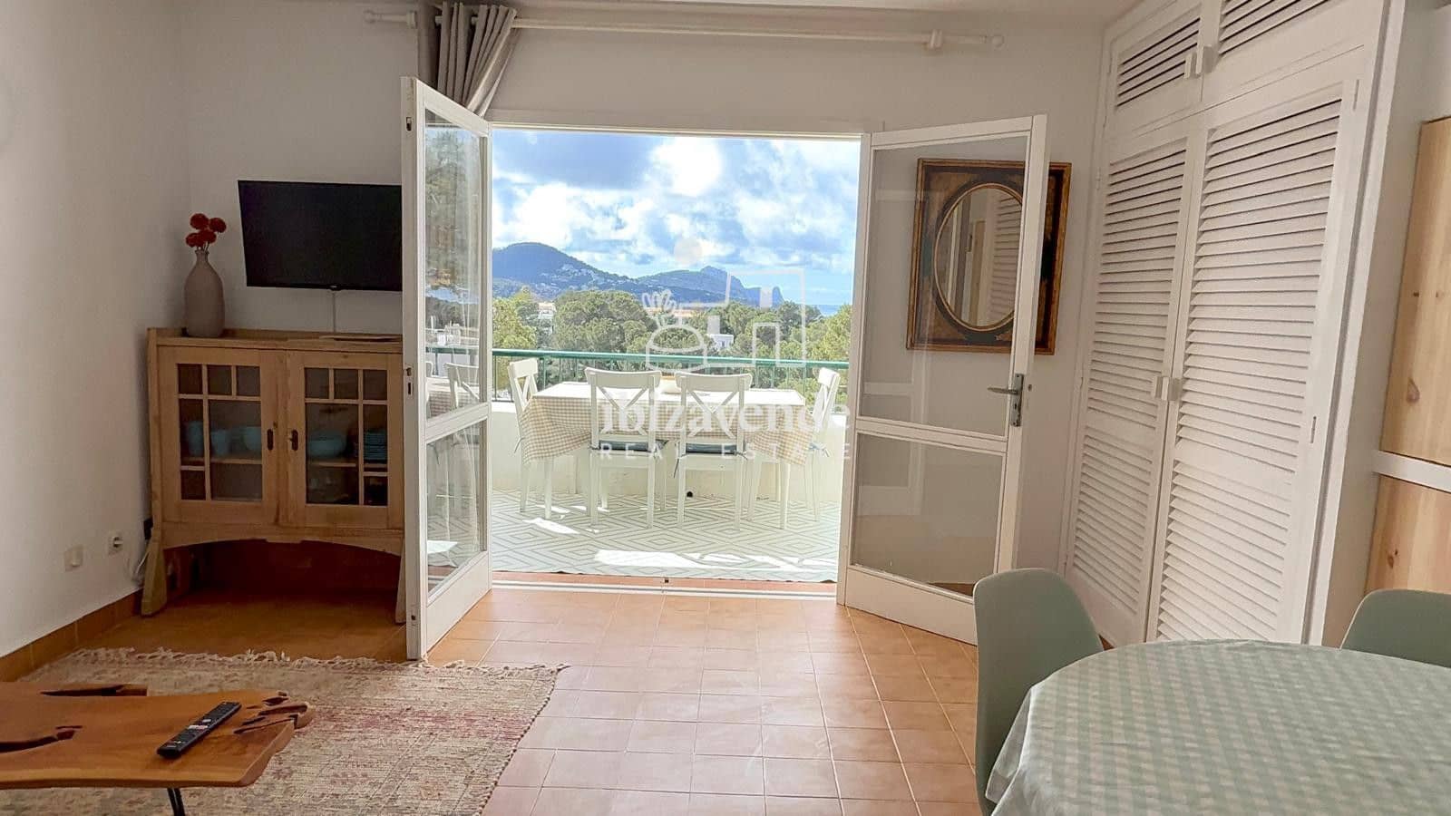 Appartement de 2 chambres à louer à Cala Tarida avec piscine garage - 3 000 € (Ref: 9570060)