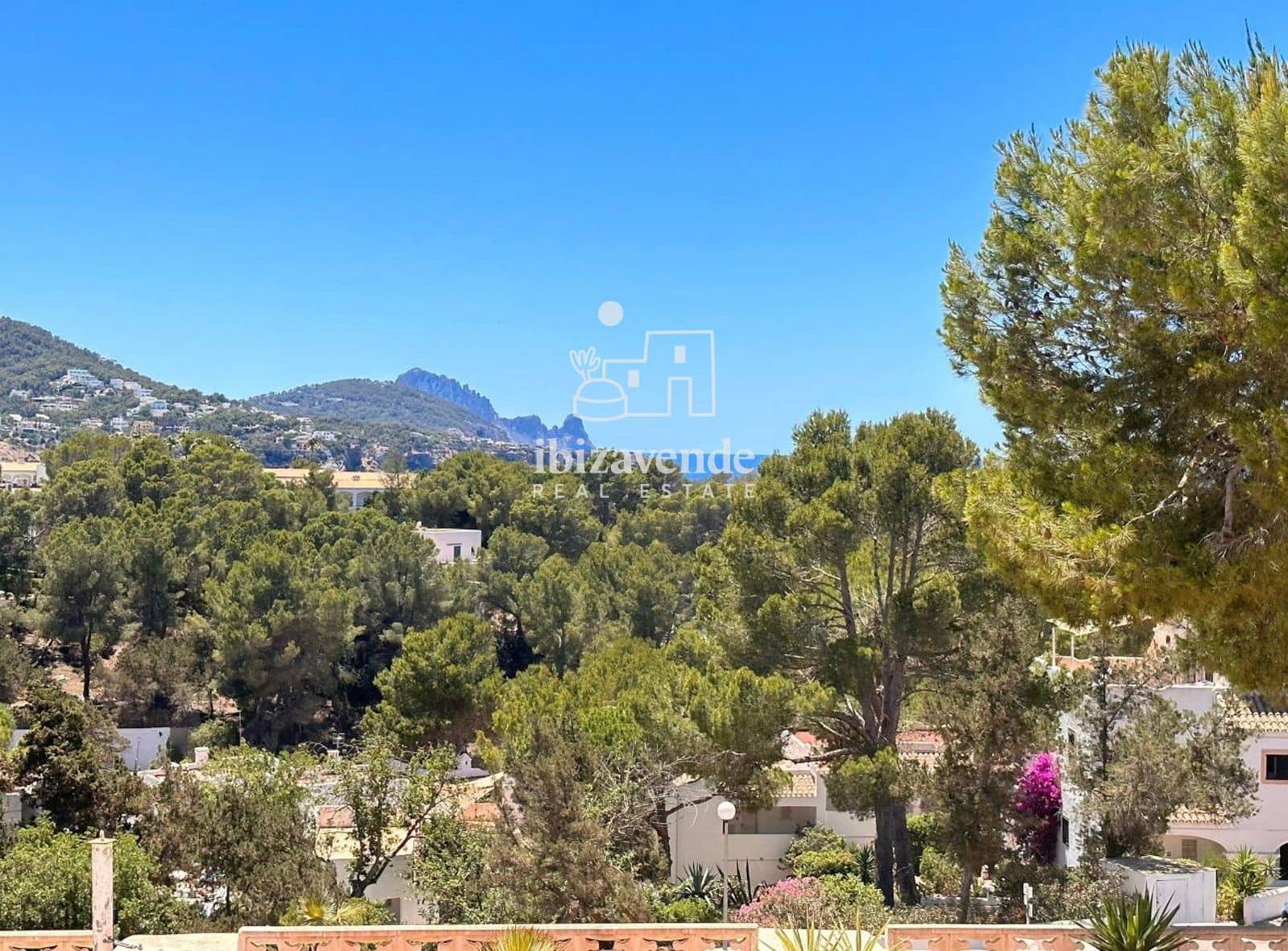 Appartement de 2 chambres à louer à Cala Tarida avec piscine garage - 3 000 € (Ref: 9570060)