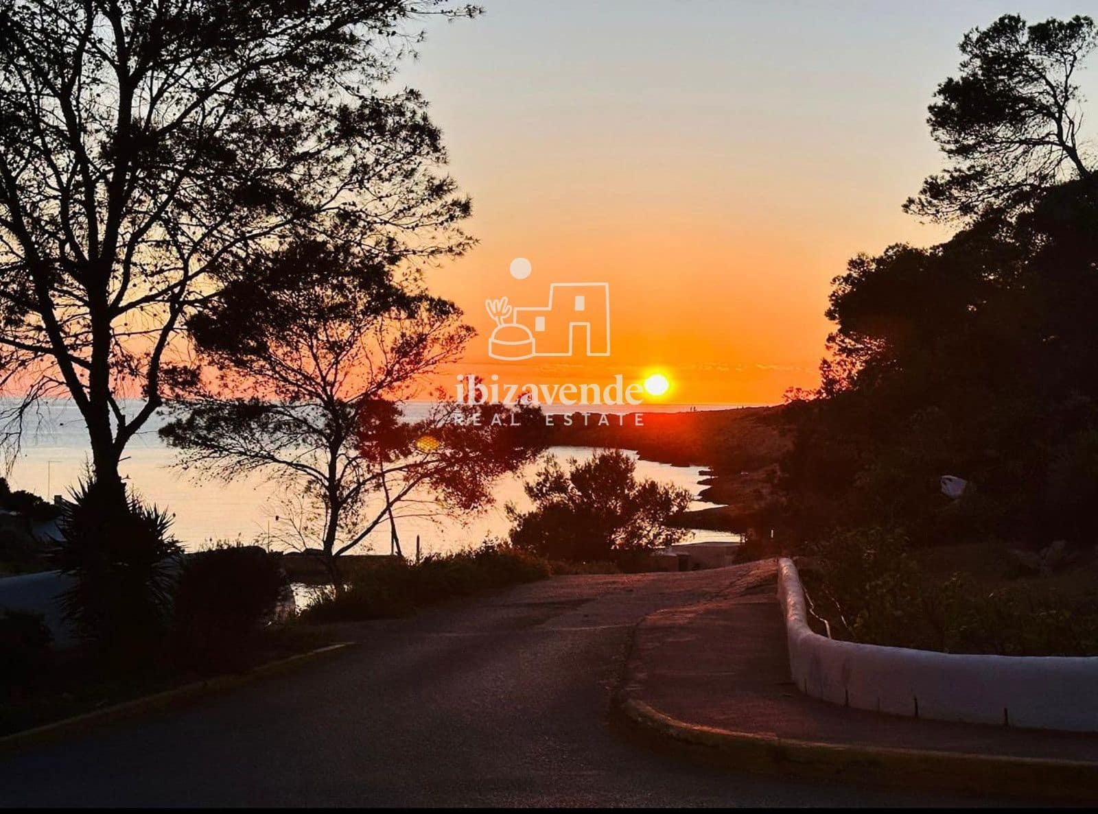 Appartement de 2 chambres à louer à Cala Tarida avec piscine garage - 3 000 € (Ref: 9570060)