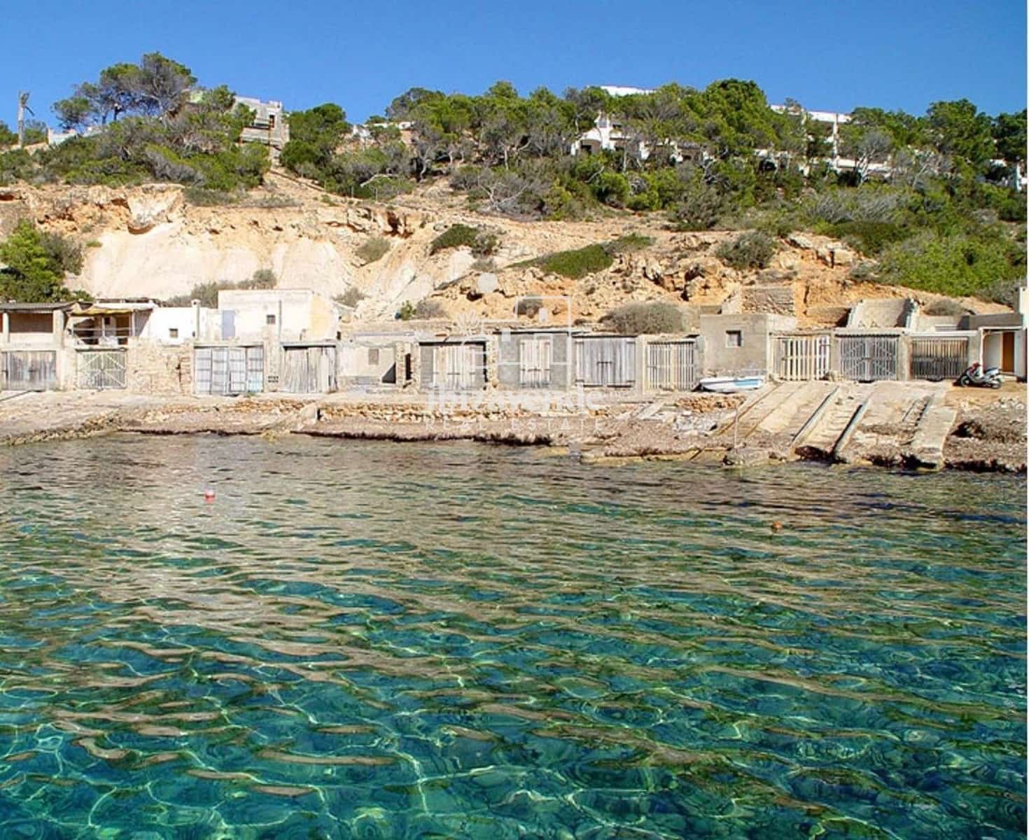 Appartement de 2 chambres à louer à Cala Tarida avec piscine garage - 3 000 € (Ref: 9570060)