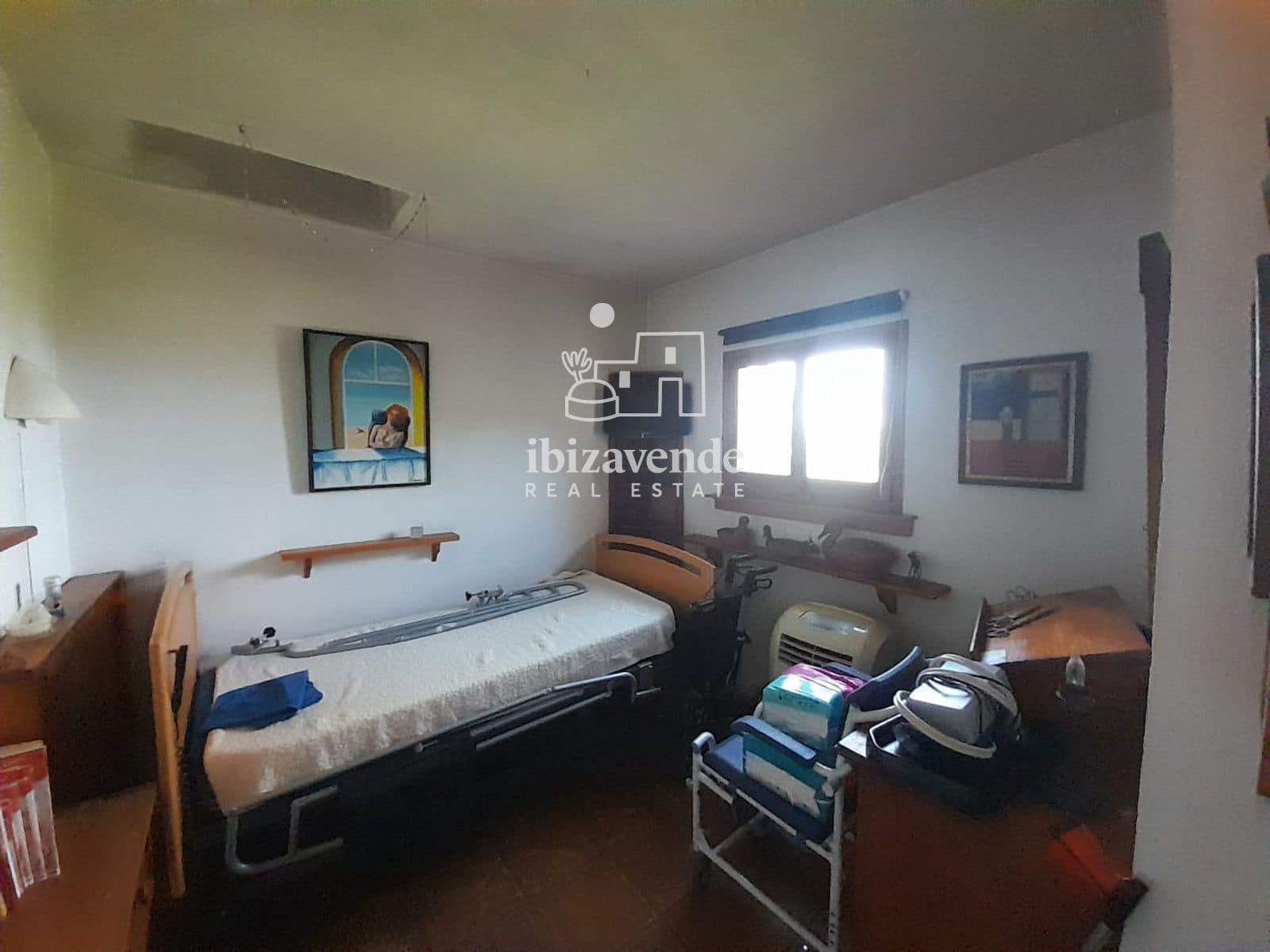 4 bedroom Villa for sale in Sant Agusti des Vedra - € 1,300,000 (Ref: 9585136)