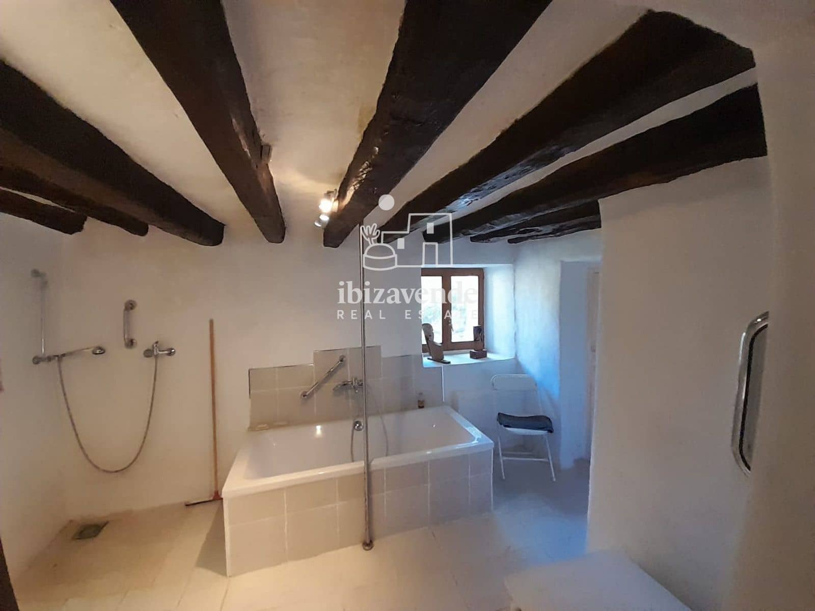 4 bedroom Villa for sale in Sant Agusti des Vedra - € 1,300,000 (Ref: 9585136)