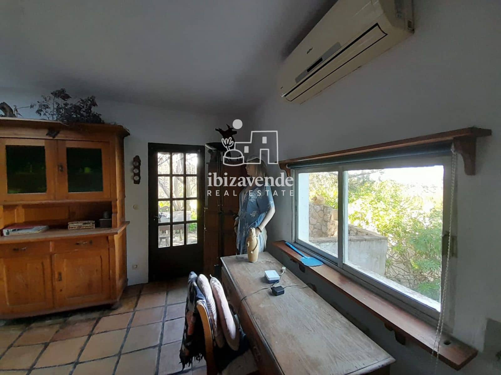 4 bedroom Villa for sale in Sant Agusti des Vedra - € 1,300,000 (Ref: 9585136)