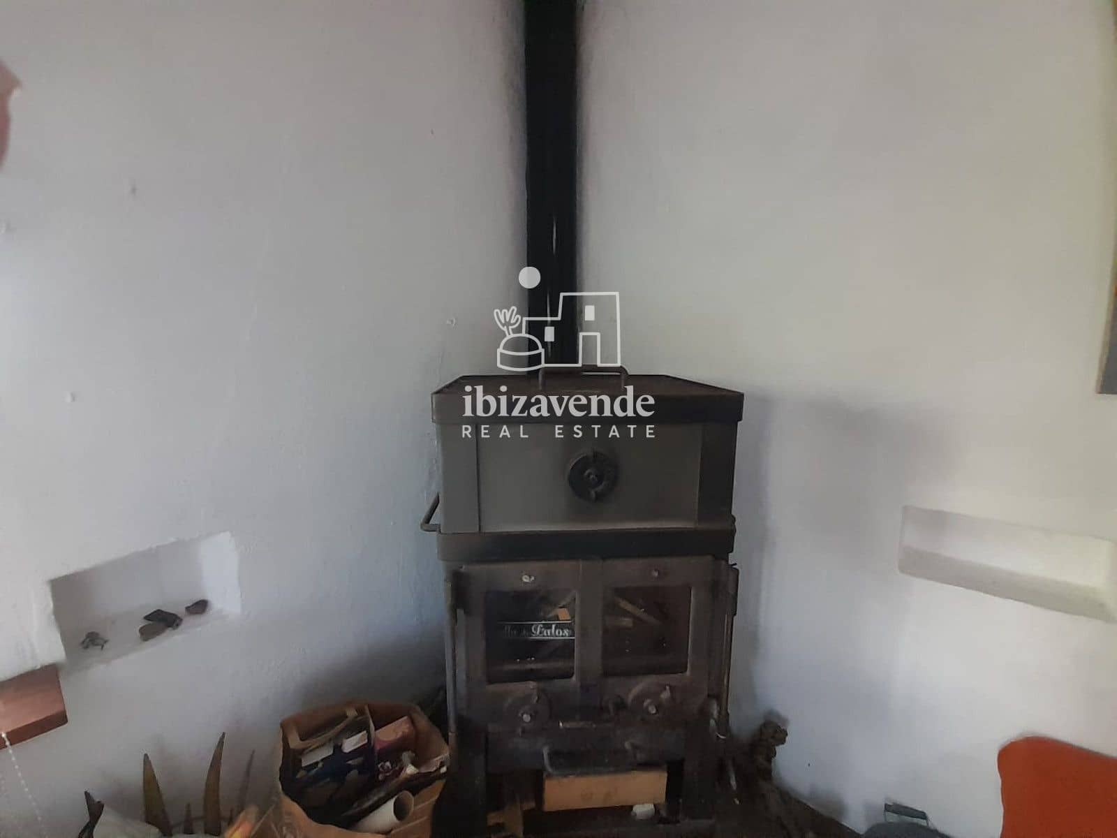 4 bedroom Villa for sale in Sant Agusti des Vedra - € 1,300,000 (Ref: 9585136)