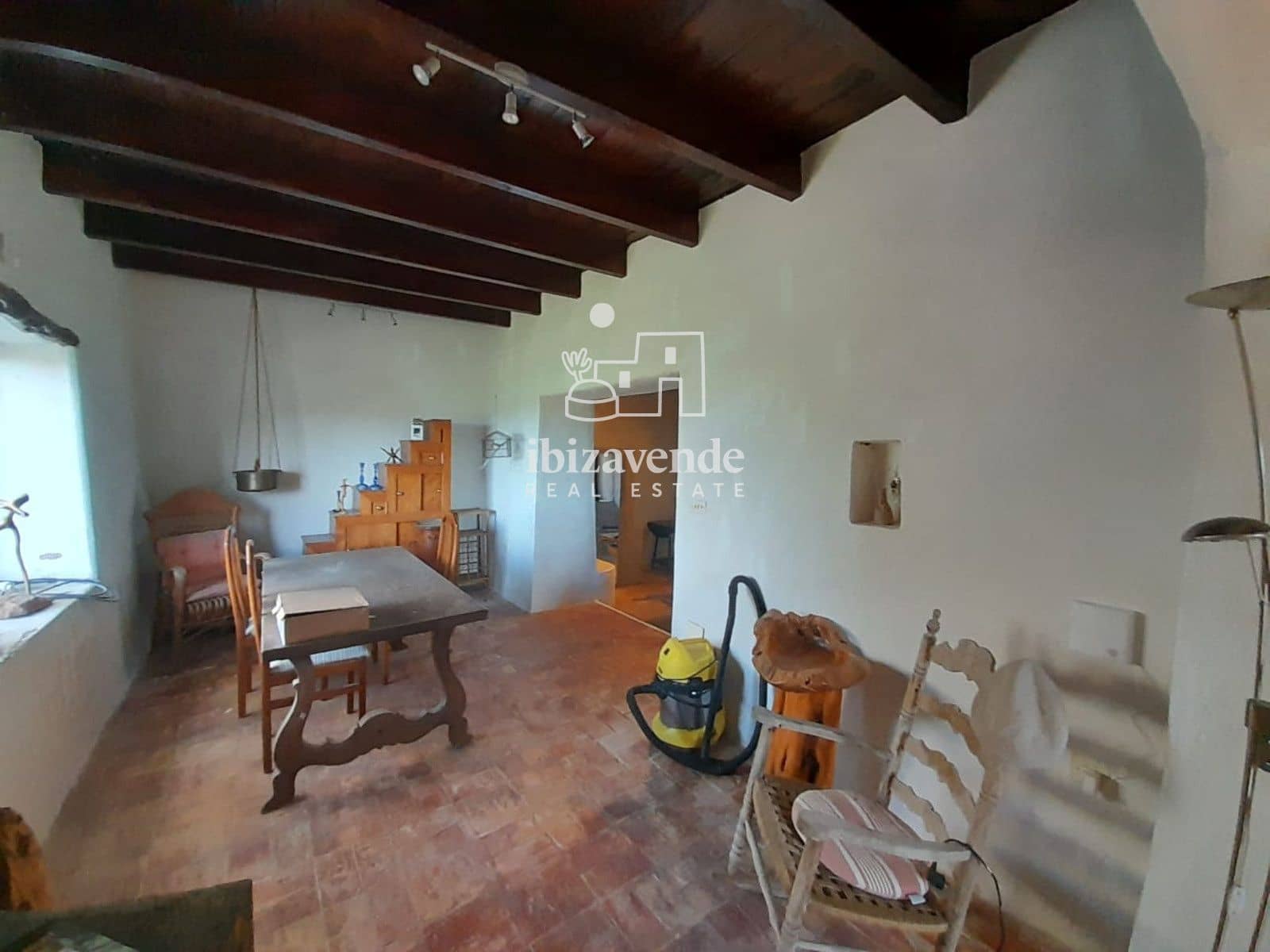 4 bedroom Villa for sale in Sant Agusti des Vedra - € 1,300,000 (Ref: 9585136)