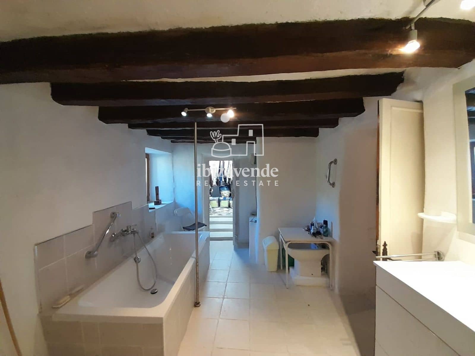 4 bedroom Villa for sale in Sant Agusti des Vedra - € 1,300,000 (Ref: 9585136)