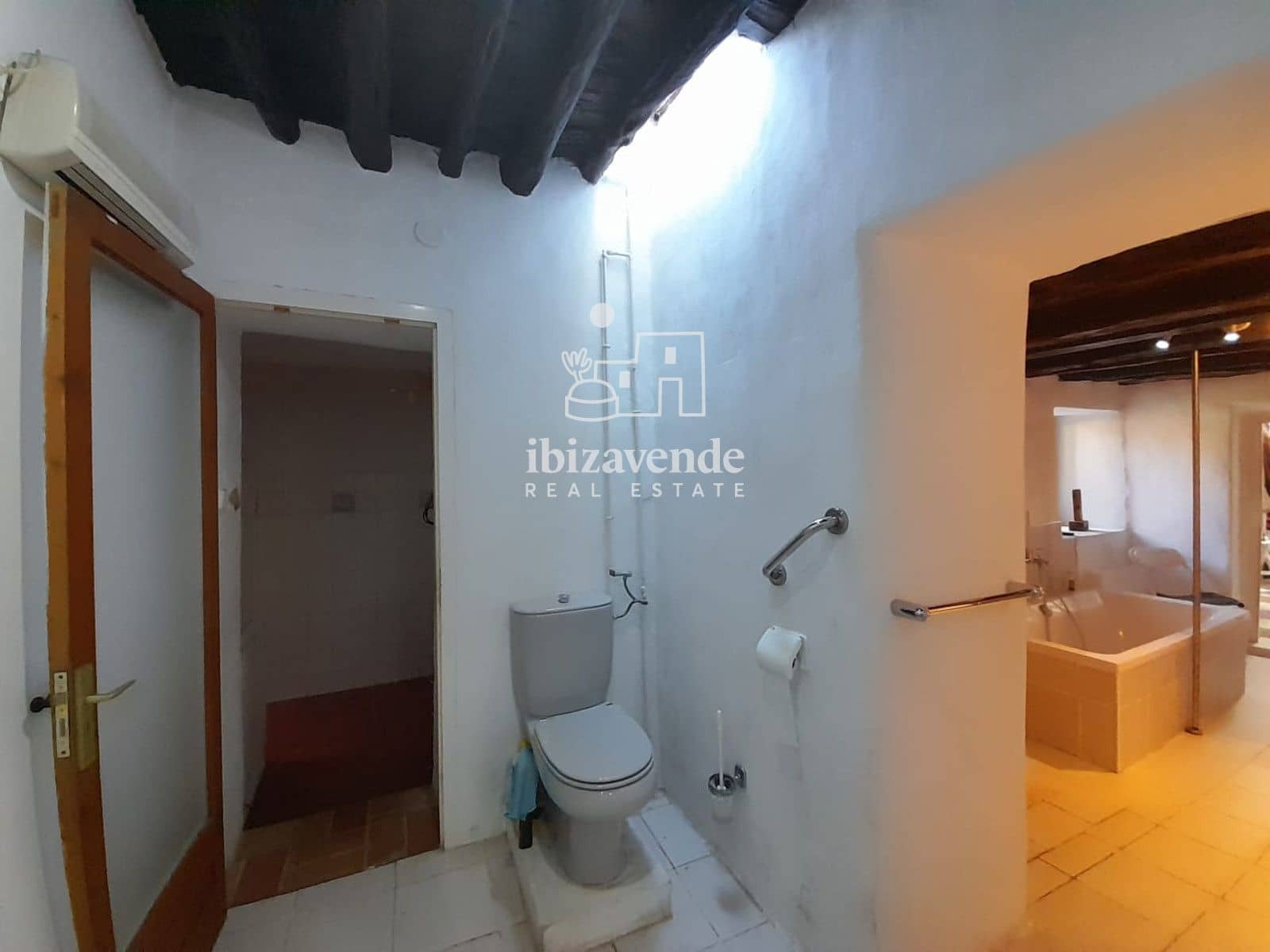 4 bedroom Villa for sale in Sant Agusti des Vedra - € 1,300,000 (Ref: 9585136)