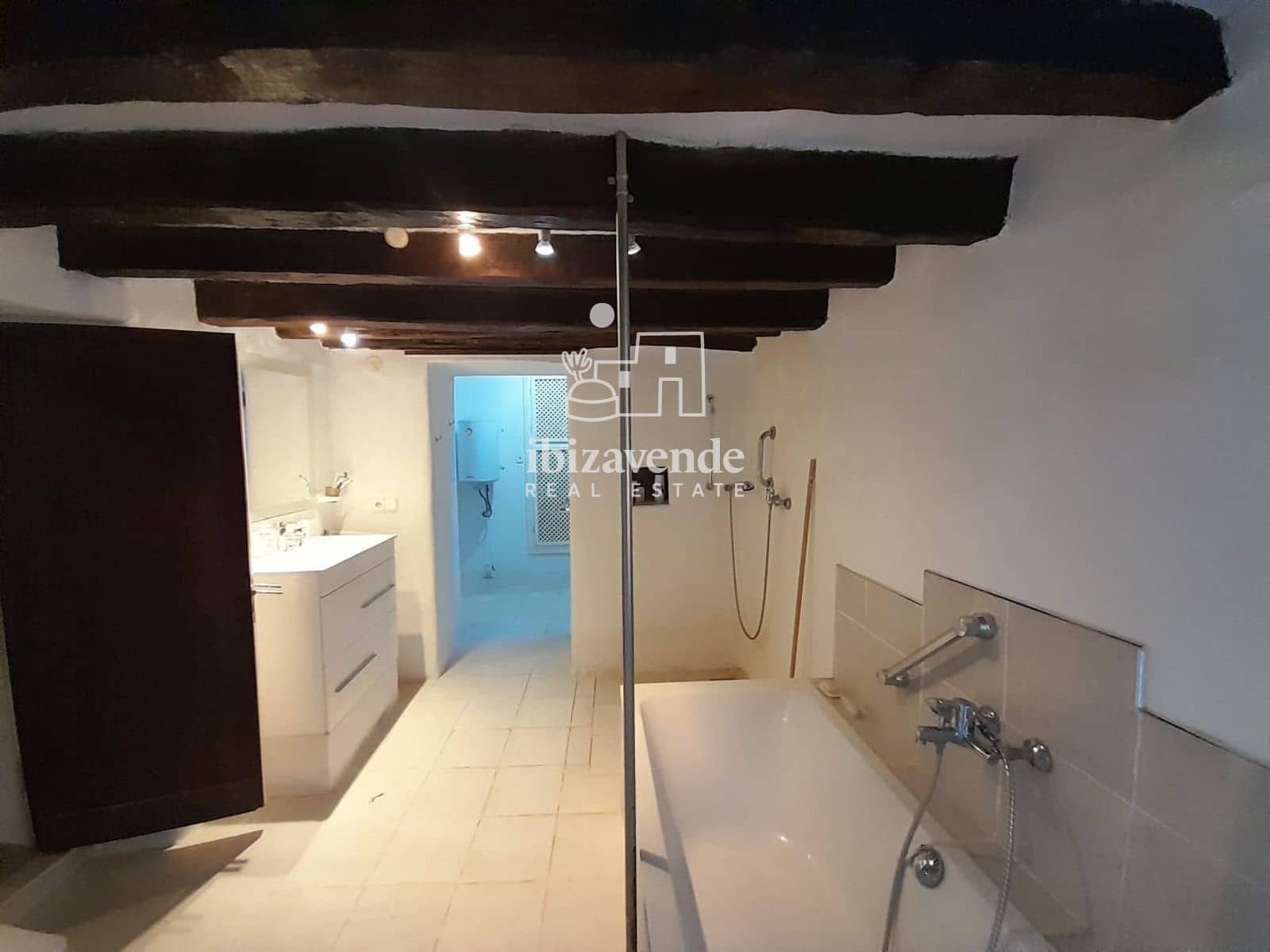 4 bedroom Villa for sale in Sant Agusti des Vedra - € 1,300,000 (Ref: 9585136)