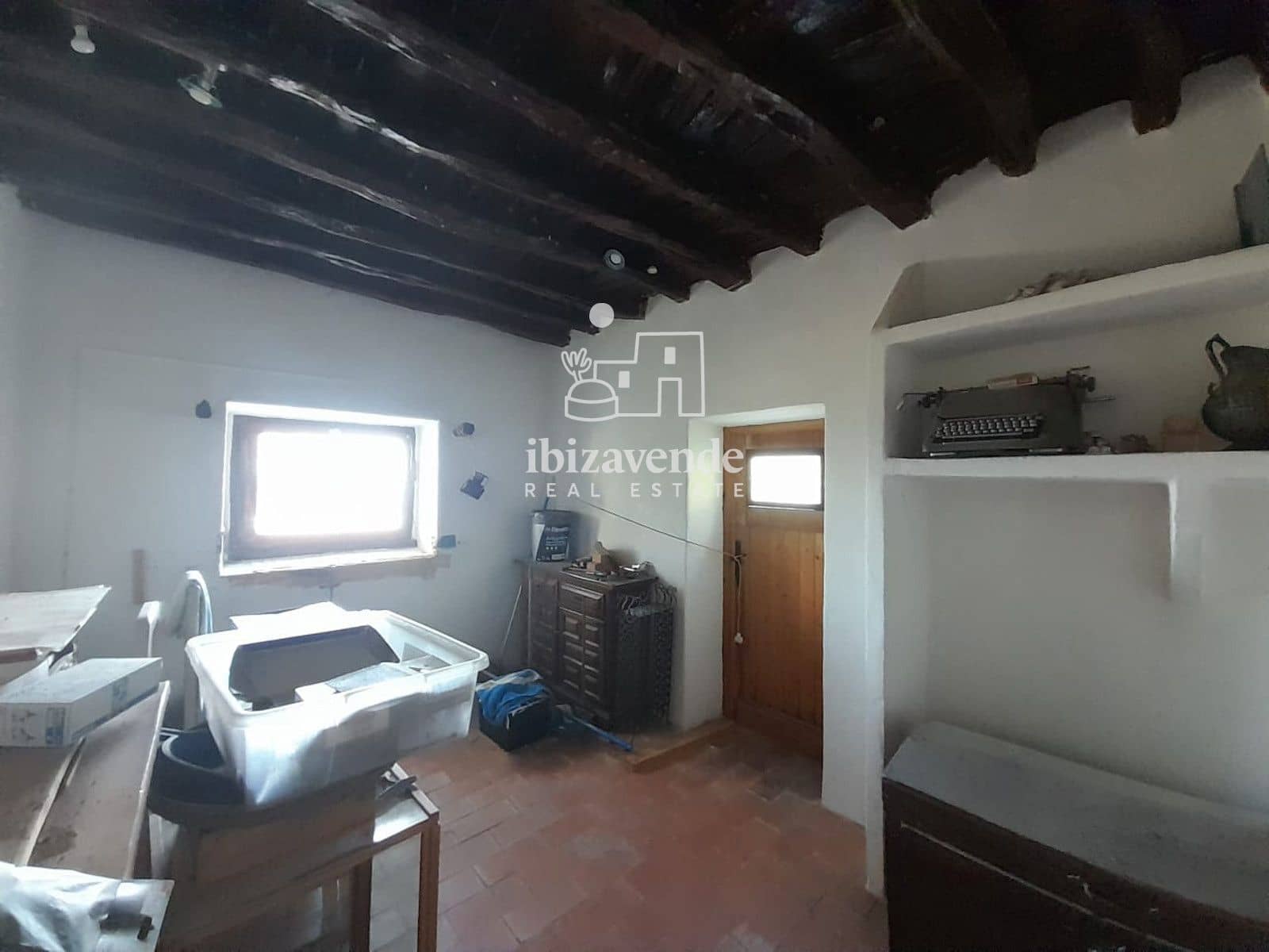 4 bedroom Villa for sale in Sant Agusti des Vedra - € 1,300,000 (Ref: 9585136)