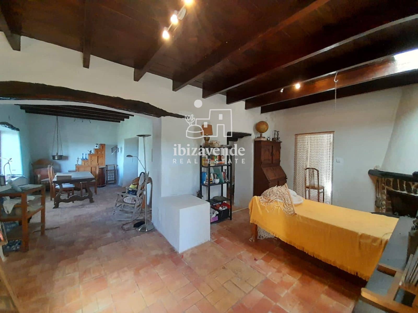 4 bedroom Villa for sale in Sant Agusti des Vedra - € 1,300,000 (Ref: 9585136)