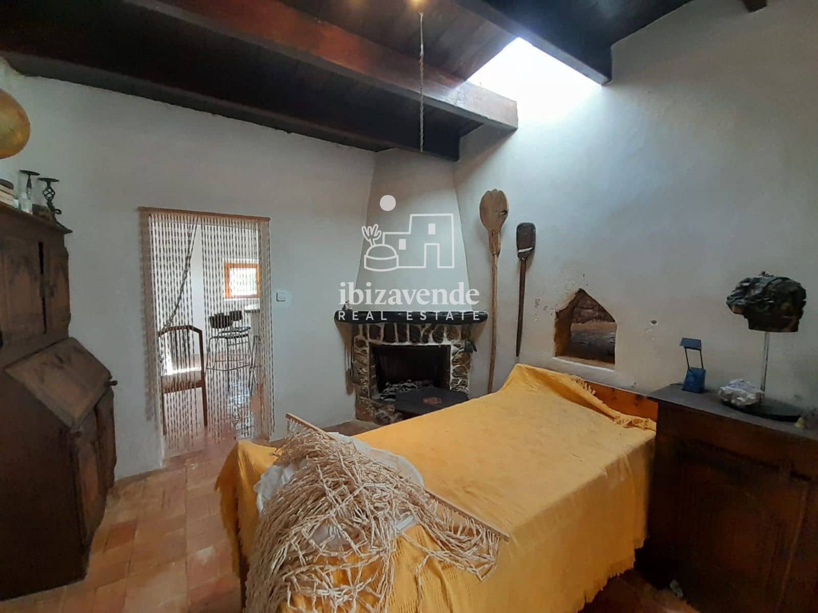 4 bedroom Villa for sale in Sant Agusti des Vedra - € 1,300,000 (Ref: 9585136)