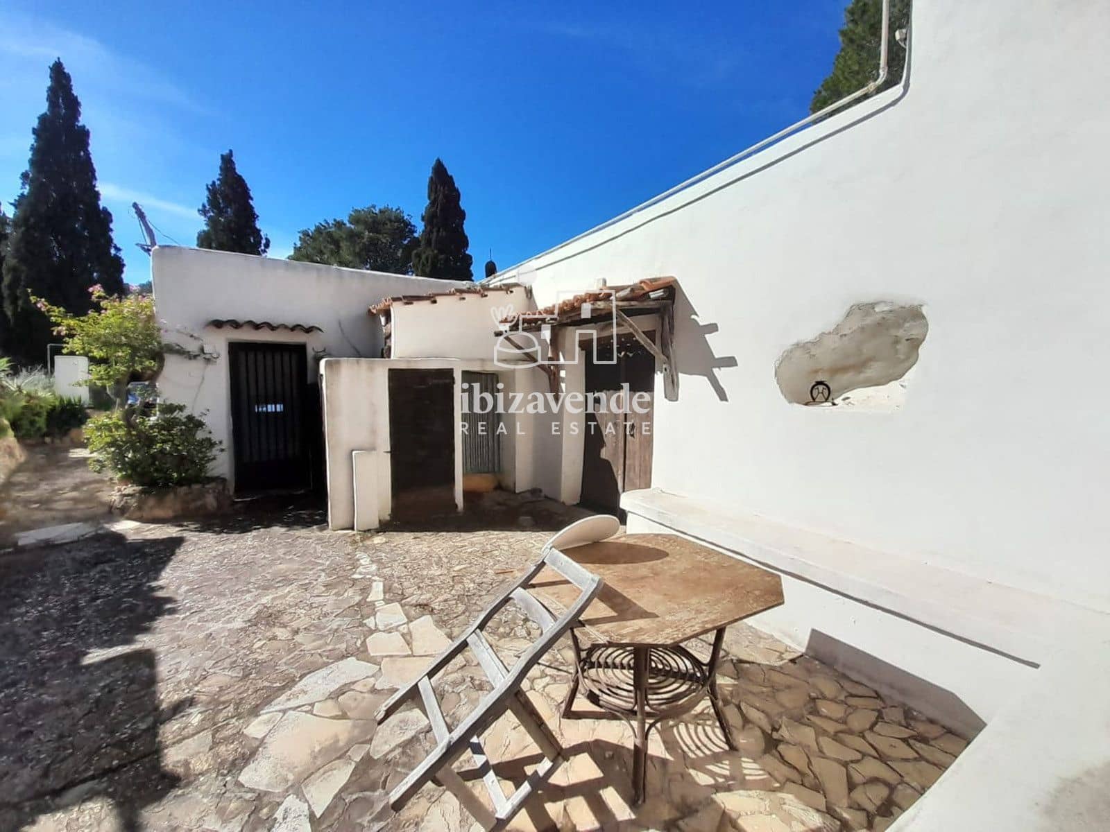 4 bedroom Villa for sale in Sant Agusti des Vedra - € 1,300,000 (Ref: 9585136)