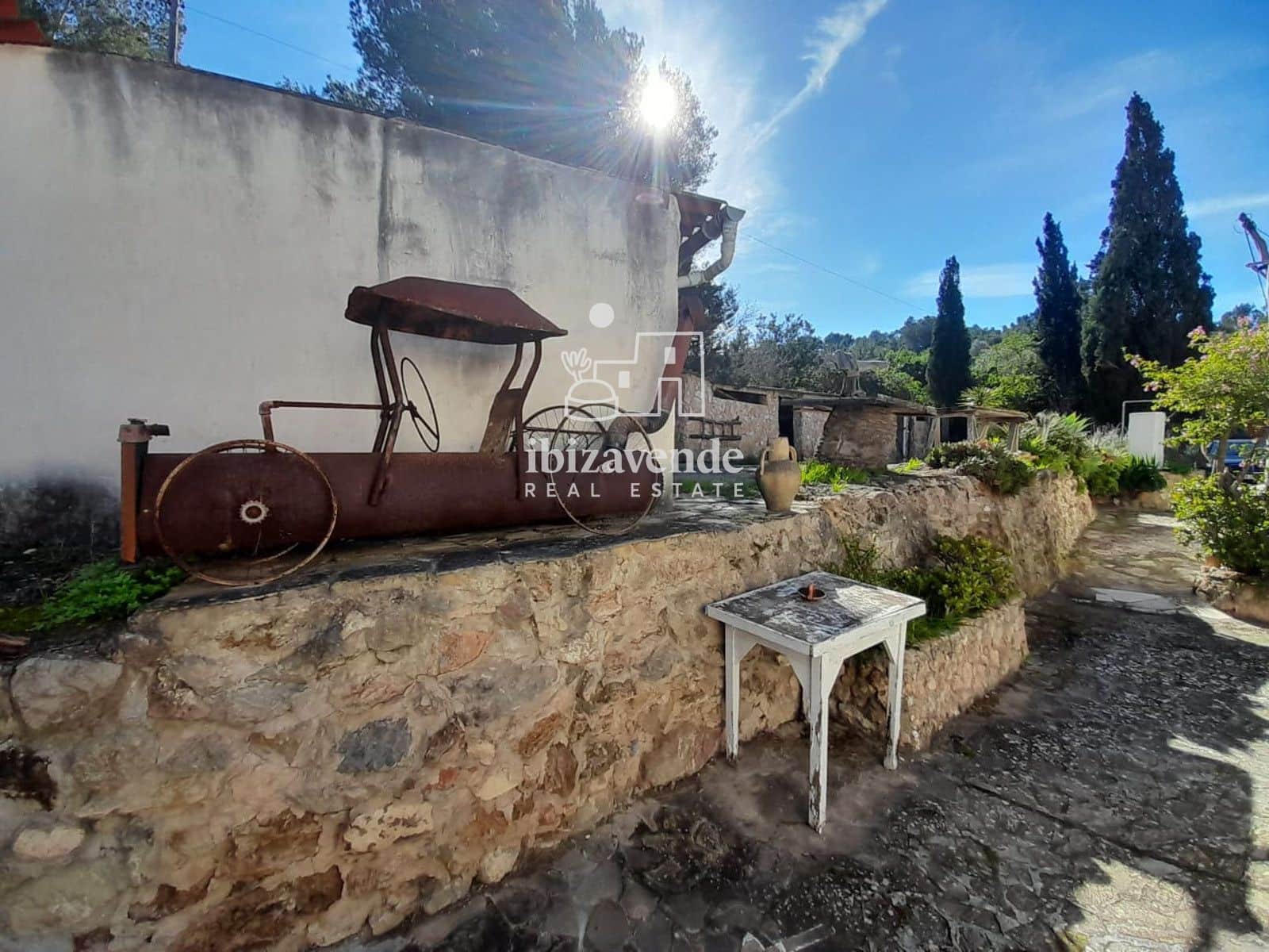 4 bedroom Villa for sale in Sant Agusti des Vedra - € 1,300,000 (Ref: 9585136)